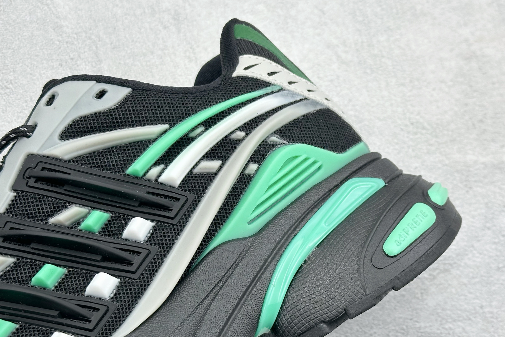 260 AdidOriginals Adistar Jellyfish 阿迪复古舒适防滑减震运动鞋 JP9276