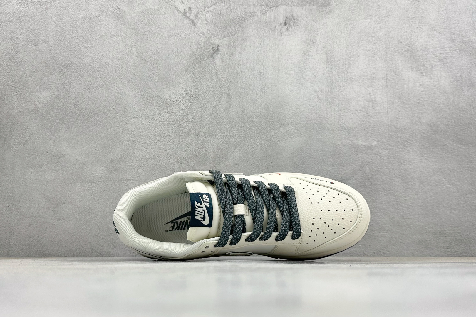 Nike SB Dunk Low 冠军联名 午夜蓝 周年高端定制 低帮休闲板鞋 JP1628-026-莆田鞋,莆田鞋货源,高仿鞋,高仿鞋货源,安福档口,莆田高仿鞋,莆田鞋批发,高仿鞋批发,莆田高仿运动鞋,高仿运动鞋,莆田运动鞋 Nike SB Dunk Low 冠军联名 午夜蓝 周年高端定制 低帮休闲板鞋 JP1628-026