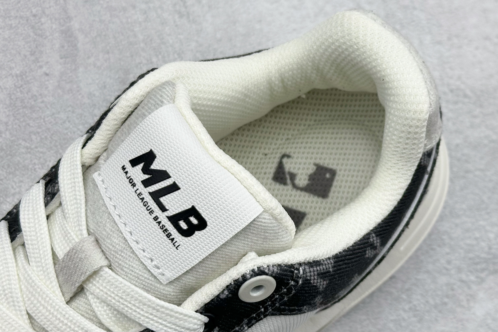 NY平台订单 MLB Chunky Liner 学长鞋系列低帮老爹风轻量增高厚底百搭休闲运动慢跑鞋 3ASXM016N-莆田鞋,莆田鞋货源,高仿鞋,高仿鞋货源,安福档口,莆田高仿鞋,莆田鞋批发,高仿鞋批发,莆田高仿运动鞋,高仿运动鞋,莆田运动鞋 NY平台订单 MLB Chunky Liner 学长鞋系列低帮老爹风轻量增高厚底百搭休闲运动慢跑鞋 3ASXM016N