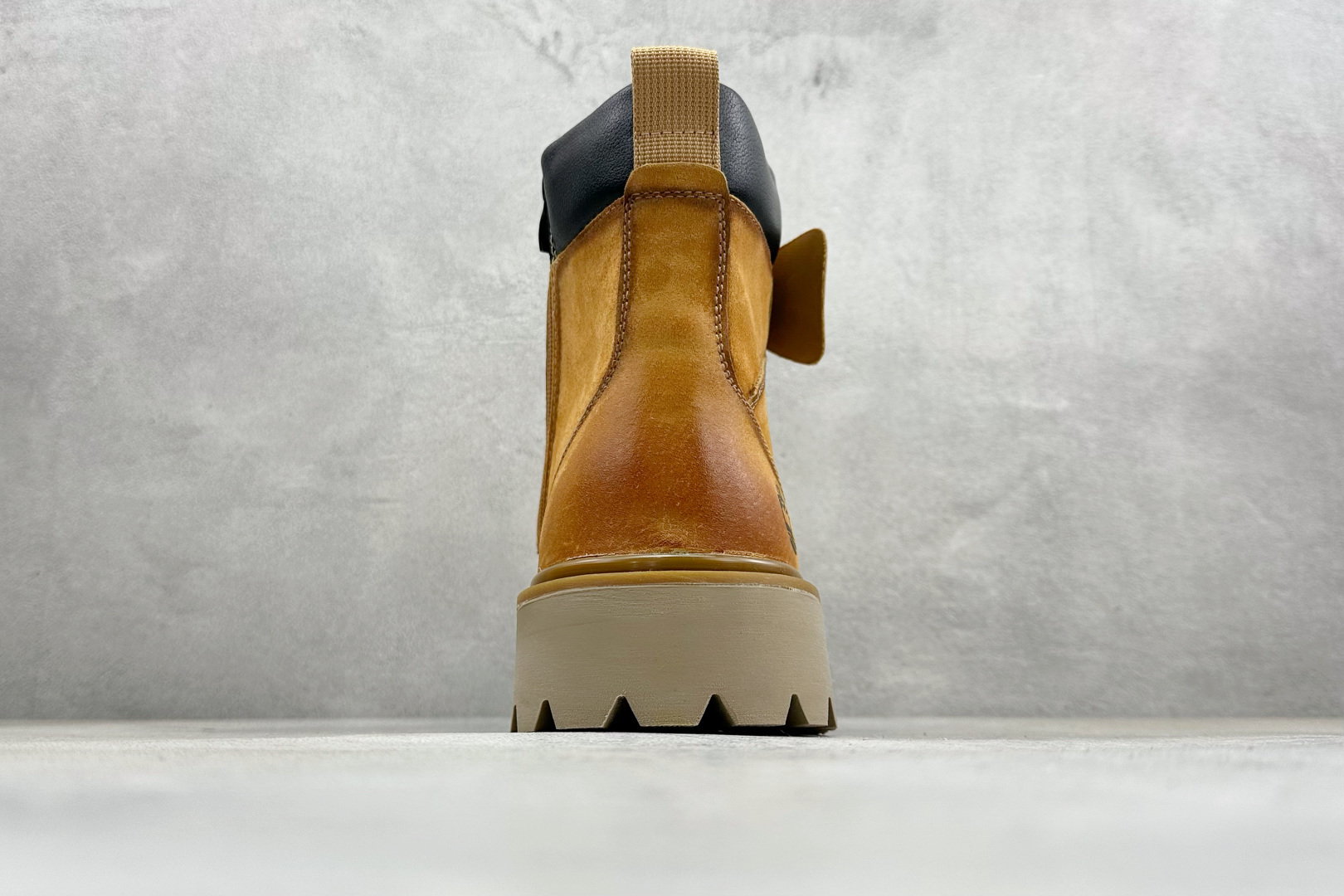 Timberland添柏岚/天伯伦 秋冬新品 秋冬必备户外休闲大黄靴系列 TB10053-莆田鞋,莆田鞋货源,高仿鞋,高仿鞋货源,安福档口,莆田高仿鞋,莆田鞋批发,高仿鞋批发,莆田高仿运动鞋,高仿运动鞋,莆田运动鞋 Timberland添柏岚/天伯伦 秋冬新品 秋冬必备户外休闲大黄靴系列 TB10053