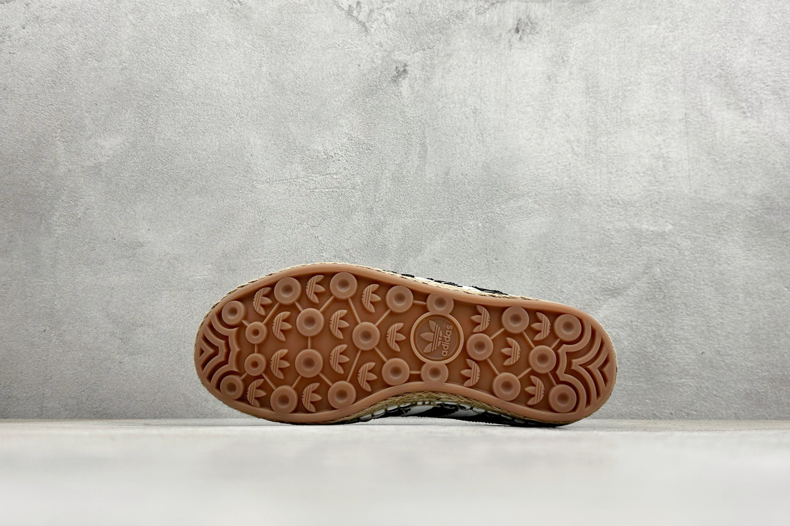 AdidOriginals Gazelle BY EC 三叶草复古休闲防滑耐磨低帮板鞋 KJ0274-莆田鞋,莆田鞋货源,高仿鞋,高仿鞋货源,安福档口,莆田高仿鞋,莆田鞋批发,高仿鞋批发,莆田高仿运动鞋,高仿运动鞋,莆田运动鞋 AdidOriginals Gazelle BY EC 三叶草复古休闲防滑耐磨低帮板鞋 KJ0274