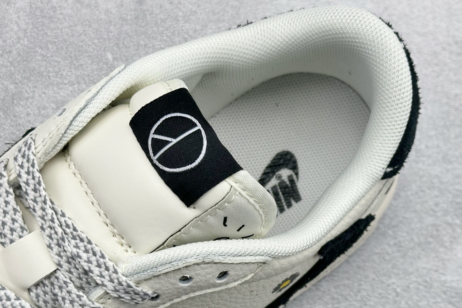 Travis Scott x Fragment Design x Air Jordan 1 Low SP AJ1 乔1联名 雏菊米灰黑 低帮文化休闲板鞋 QW5088-207