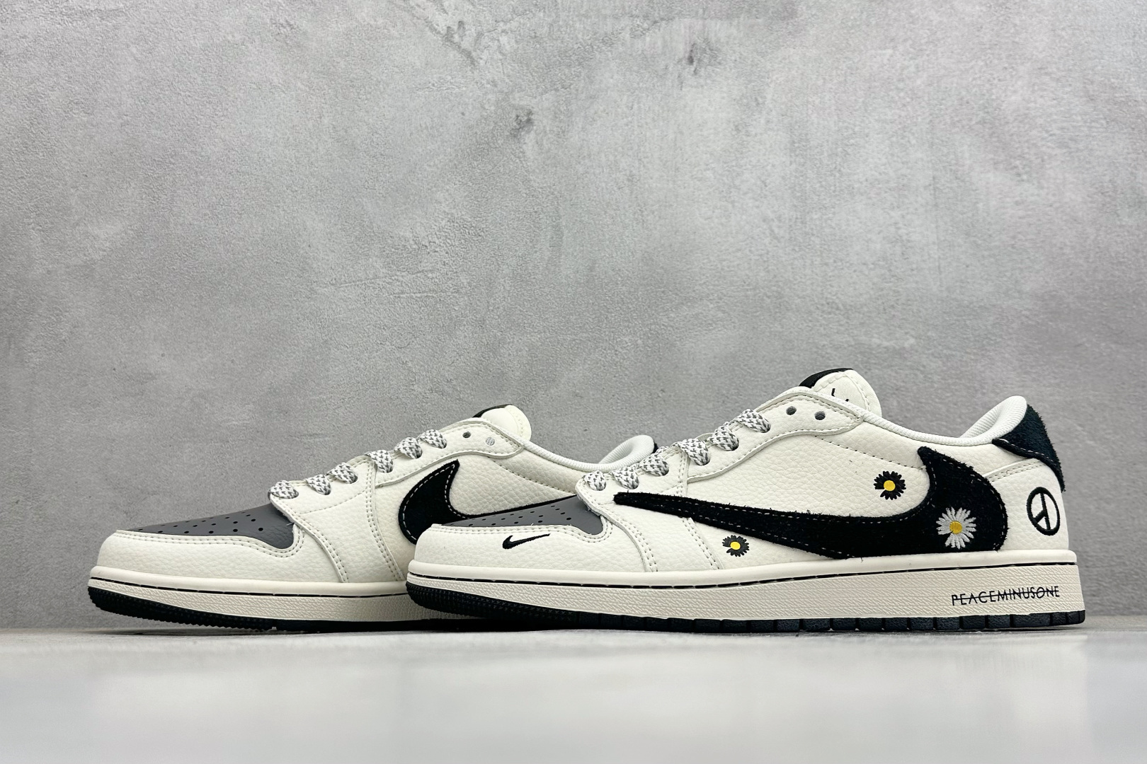 Travis Scott x Fragment Design x Air Jordan 1 Low SP AJ1 乔1联名 雏菊米灰黑 低帮文化休闲板鞋 QW5088-207