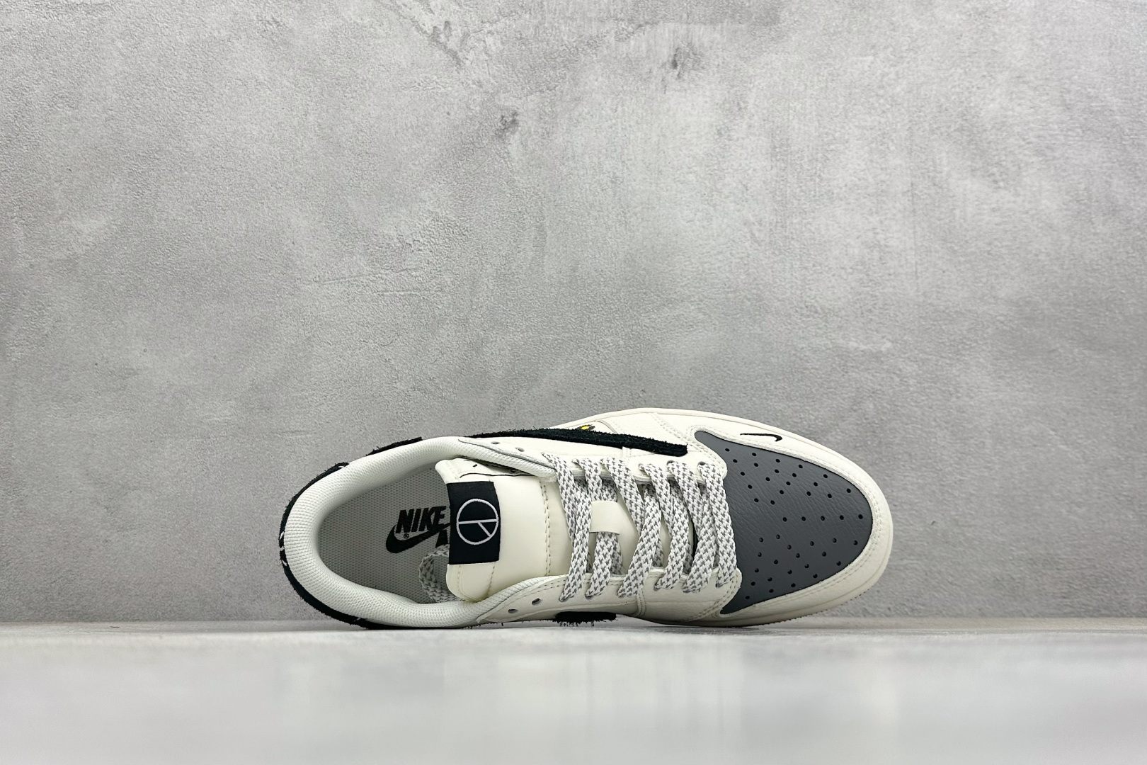 Travis Scott x Fragment Design x Air Jordan 1 Low SP AJ1 乔1联名 雏菊米灰黑 低帮文化休闲板鞋 QW5088-207