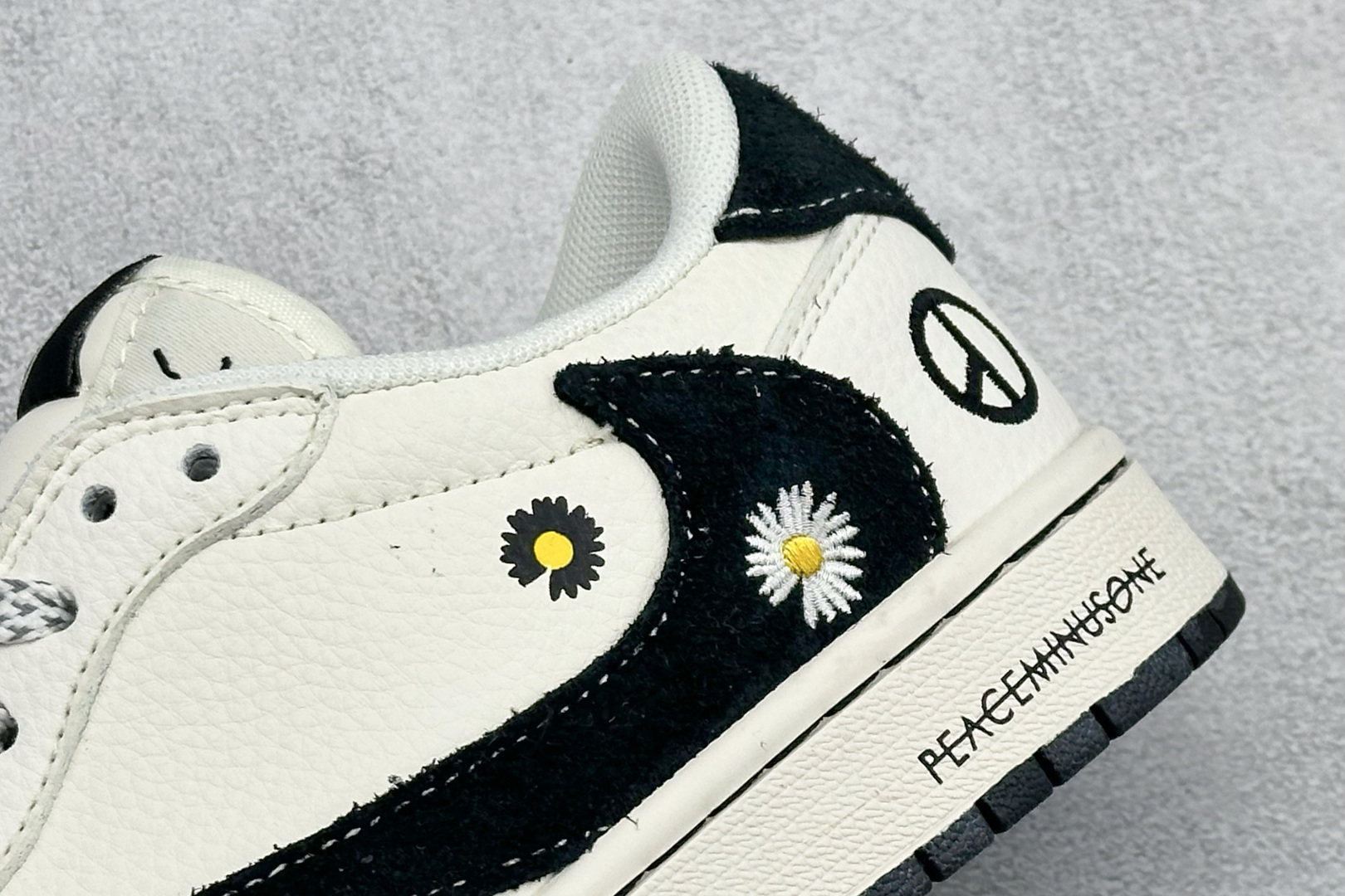 Travis Scott x Fragment Design x Air Jordan 1 Low SP AJ1 乔1联名 雏菊米灰黑 低帮文化休闲板鞋 QW5088-207