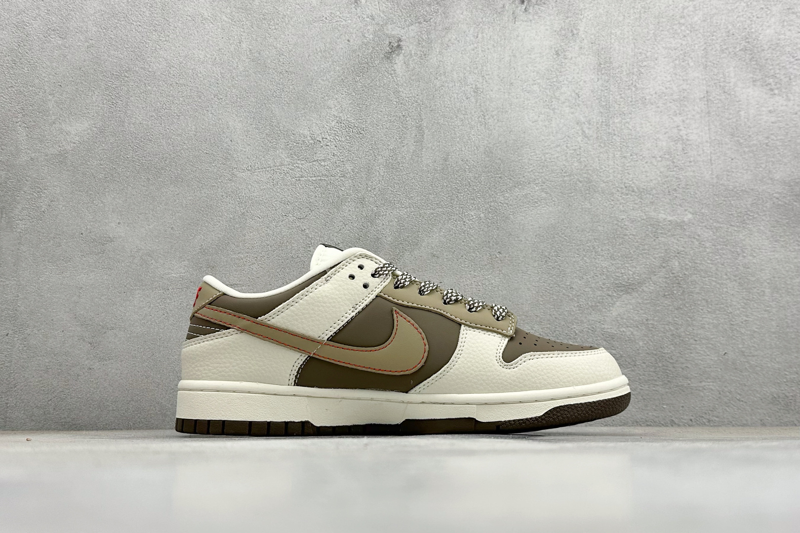XC版Nike SB Dunk Low“北面联名——米浅棕” 周年高端定制 低帮休闲板鞋 DG1988-012-莆田鞋,莆田鞋货源,高仿鞋,高仿鞋货源,安福档口,莆田高仿鞋,莆田鞋批发,高仿鞋批发,莆田高仿运动鞋,高仿运动鞋,莆田运动鞋 XC版Nike SB Dunk Low“北面联名——米浅棕” 周年高端定制 低帮休闲板鞋 DG1988-012