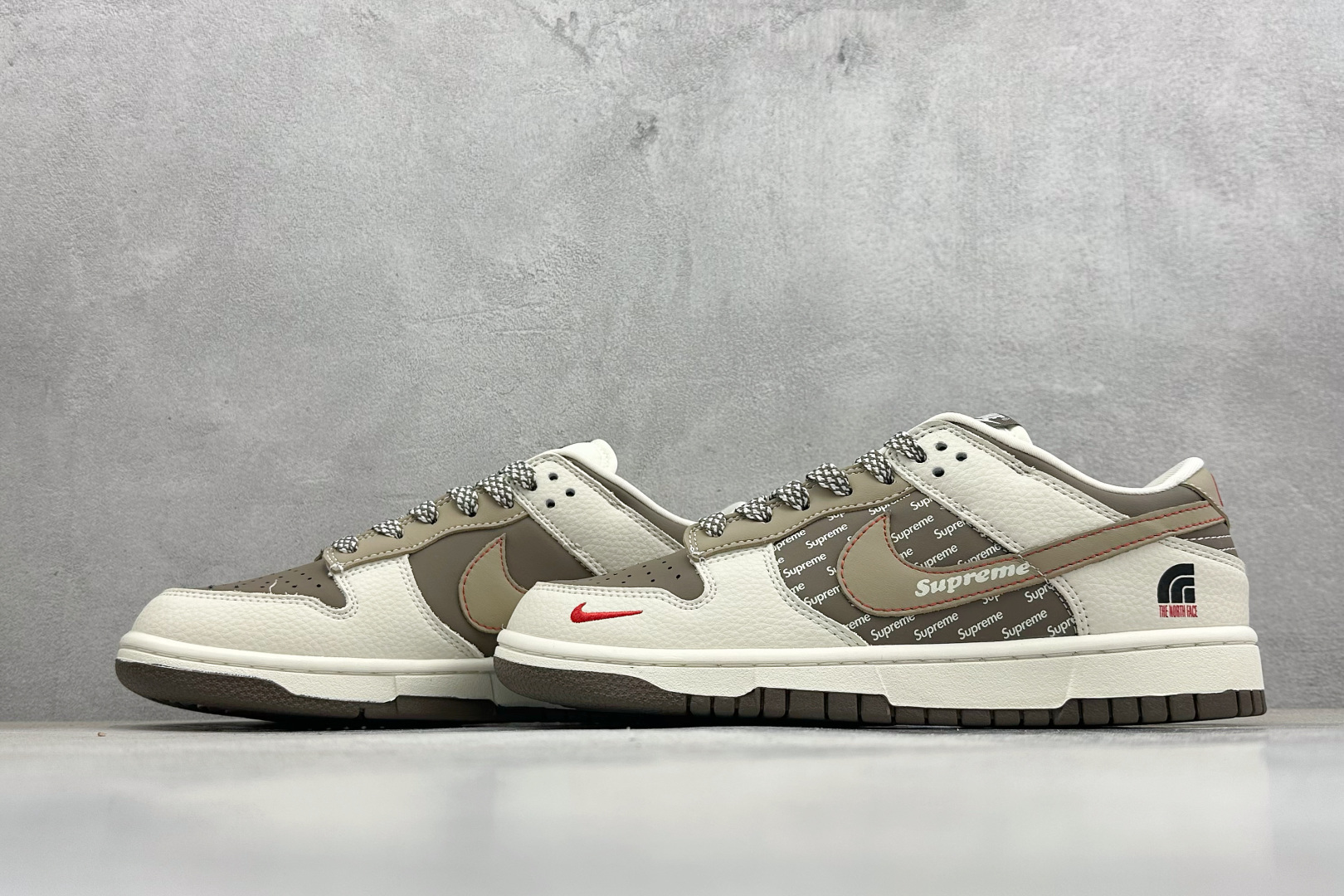 XC版Nike SB Dunk Low“北面联名——米浅棕” 周年高端定制 低帮休闲板鞋 DG1988-012-莆田鞋,莆田鞋货源,高仿鞋,高仿鞋货源,安福档口,莆田高仿鞋,莆田鞋批发,高仿鞋批发,莆田高仿运动鞋,高仿运动鞋,莆田运动鞋 XC版Nike SB Dunk Low“北面联名——米浅棕” 周年高端定制 低帮休闲板鞋 DG1988-012