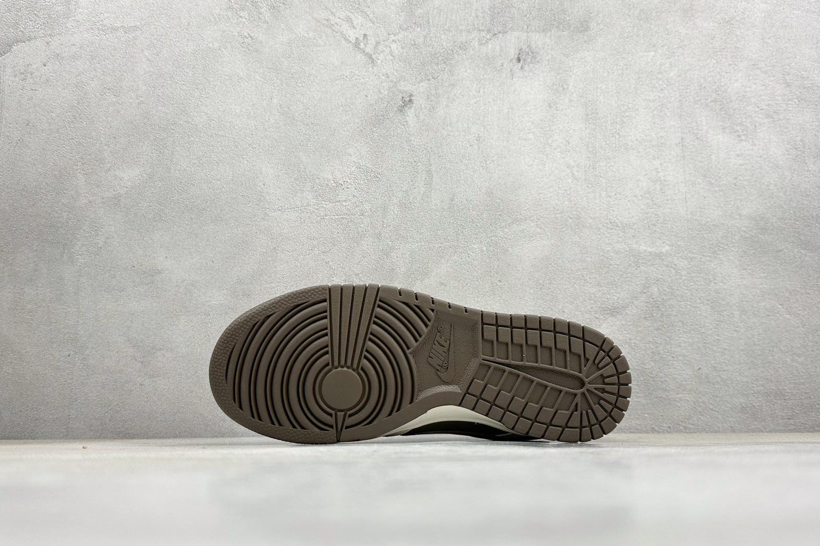 XC版Nike SB Dunk Low“北面联名——米浅棕” 周年高端定制 低帮休闲板鞋 DG1988-012-莆田鞋,莆田鞋货源,高仿鞋,高仿鞋货源,安福档口,莆田高仿鞋,莆田鞋批发,高仿鞋批发,莆田高仿运动鞋,高仿运动鞋,莆田运动鞋 XC版Nike SB Dunk Low“北面联名——米浅棕” 周年高端定制 低帮休闲板鞋 DG1988-012