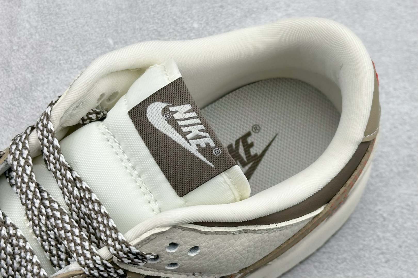 XC版Nike SB Dunk Low“北面联名——米浅棕” 周年高端定制 低帮休闲板鞋 DG1988-012-莆田鞋,莆田鞋货源,高仿鞋,高仿鞋货源,安福档口,莆田高仿鞋,莆田鞋批发,高仿鞋批发,莆田高仿运动鞋,高仿运动鞋,莆田运动鞋 XC版Nike SB Dunk Low“北面联名——米浅棕” 周年高端定制 低帮休闲板鞋 DG1988-012