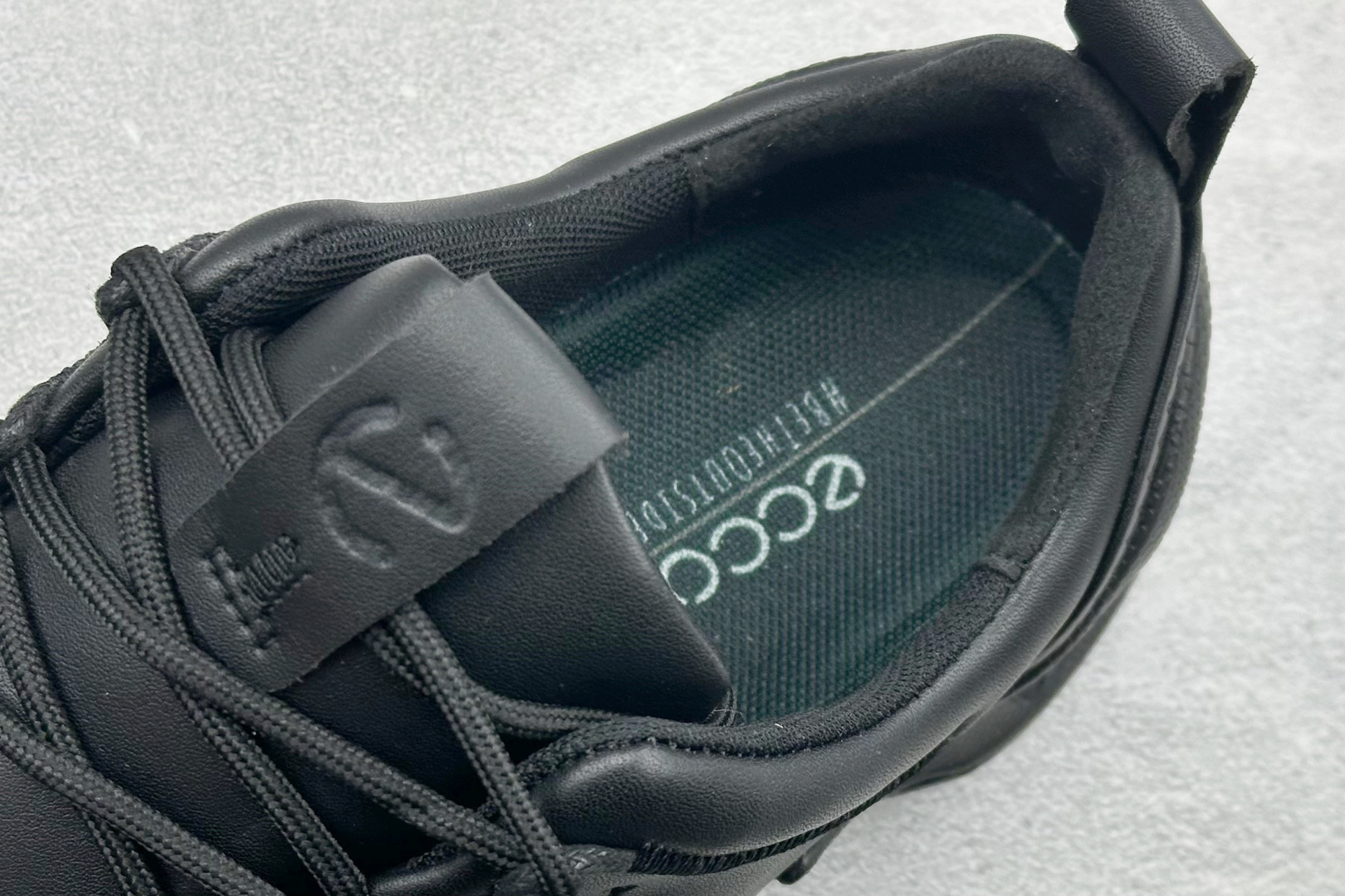 Ecco 爱步 健步探索系列BIOM防滑真皮运动鞋 802834-010-莆田鞋,莆田鞋货源,高仿鞋,高仿鞋货源,安福档口,莆田高仿鞋,莆田鞋批发,高仿鞋批发,莆田高仿运动鞋,高仿运动鞋,莆田运动鞋 Ecco 爱步 健步探索系列BIOM防滑真皮运动鞋 802834-010