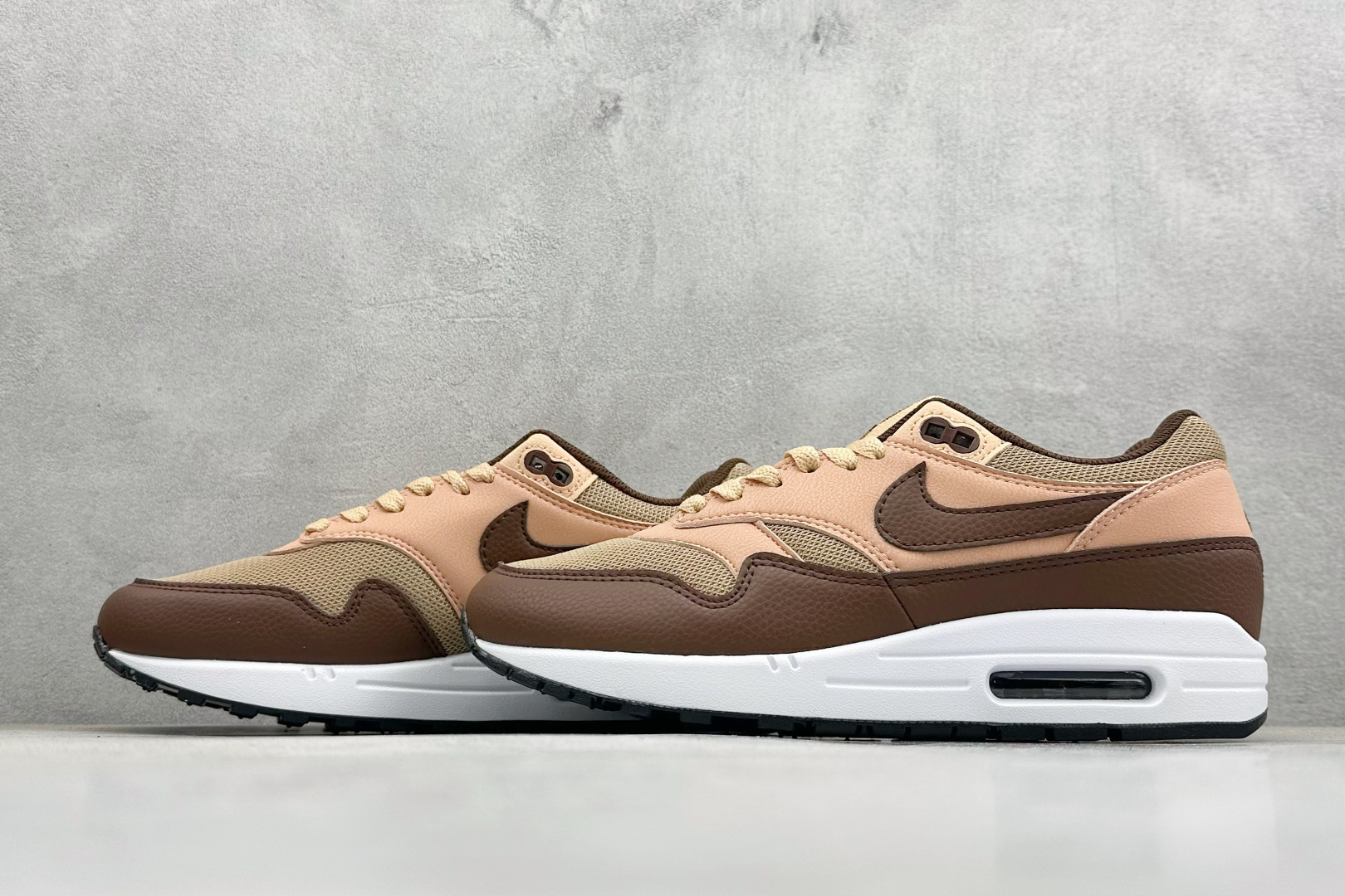 Nike Air Max 1 耐克气垫缓震复古跑步鞋 FB9660-200
