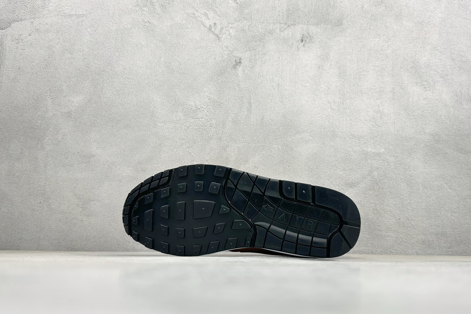 Nike Air Max 1 耐克气垫缓震复古跑步鞋 FB9660-200