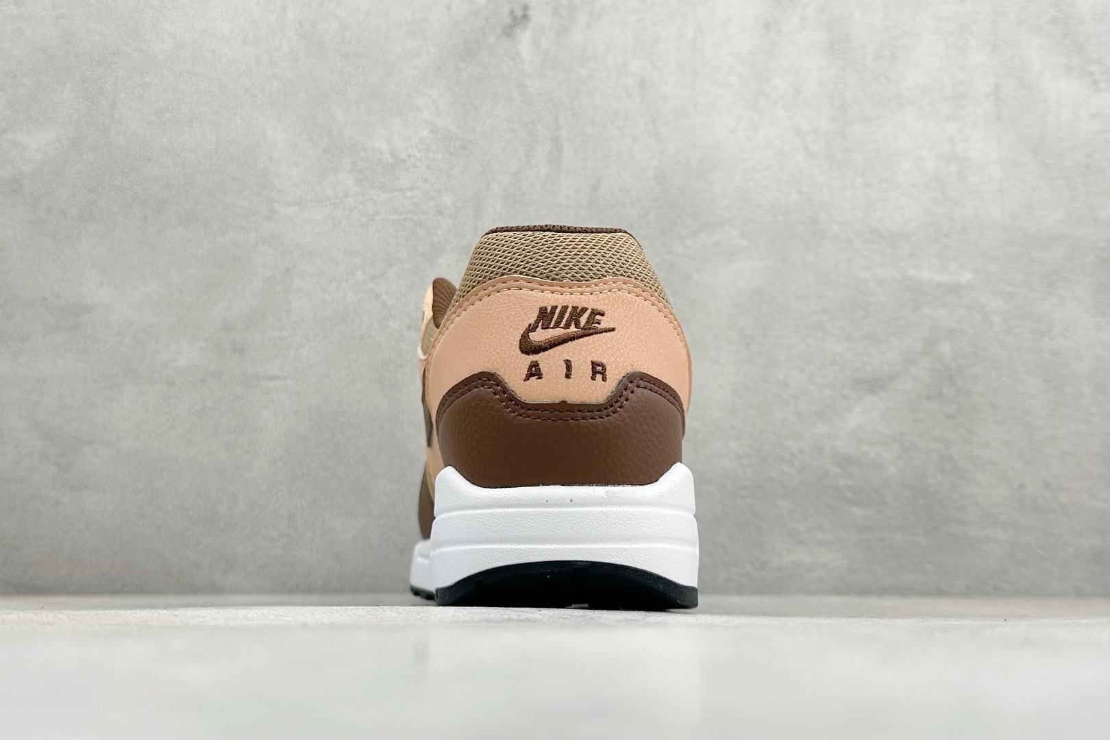 Nike Air Max 1 耐克气垫缓震复古跑步鞋 FB9660-200