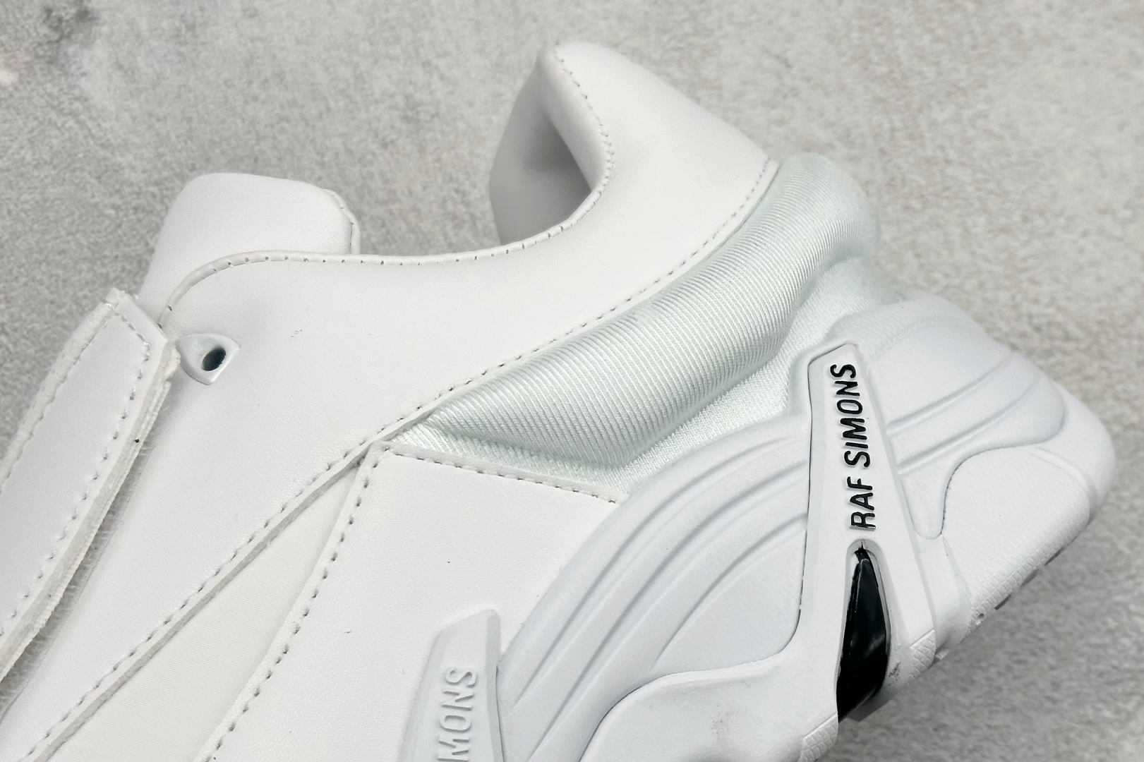 RAF SIMONS ANTEI 潮流运动 织物皮革 圆头系带 低帮休闲鞋 HR740001S-莆田鞋,莆田鞋货源,高仿鞋,高仿鞋货源,安福档口,莆田高仿鞋,莆田鞋批发,高仿鞋批发,莆田高仿运动鞋,高仿运动鞋,莆田运动鞋 RAF SIMONS ANTEI 潮流运动 织物皮革 圆头系带 低帮休闲鞋 HR740001S