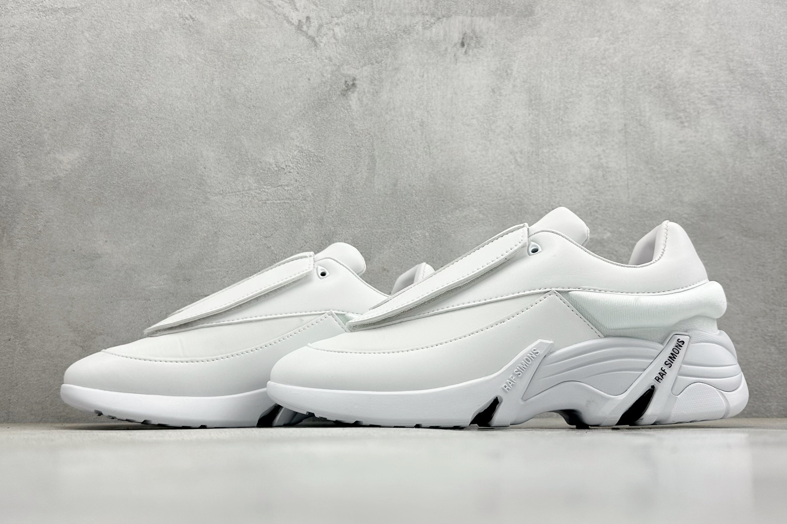 RAF SIMONS ANTEI 潮流运动 织物皮革 圆头系带 低帮休闲鞋 HR740001S-莆田鞋,莆田鞋货源,高仿鞋,高仿鞋货源,安福档口,莆田高仿鞋,莆田鞋批发,高仿鞋批发,莆田高仿运动鞋,高仿运动鞋,莆田运动鞋 RAF SIMONS ANTEI 潮流运动 织物皮革 圆头系带 低帮休闲鞋 HR740001S