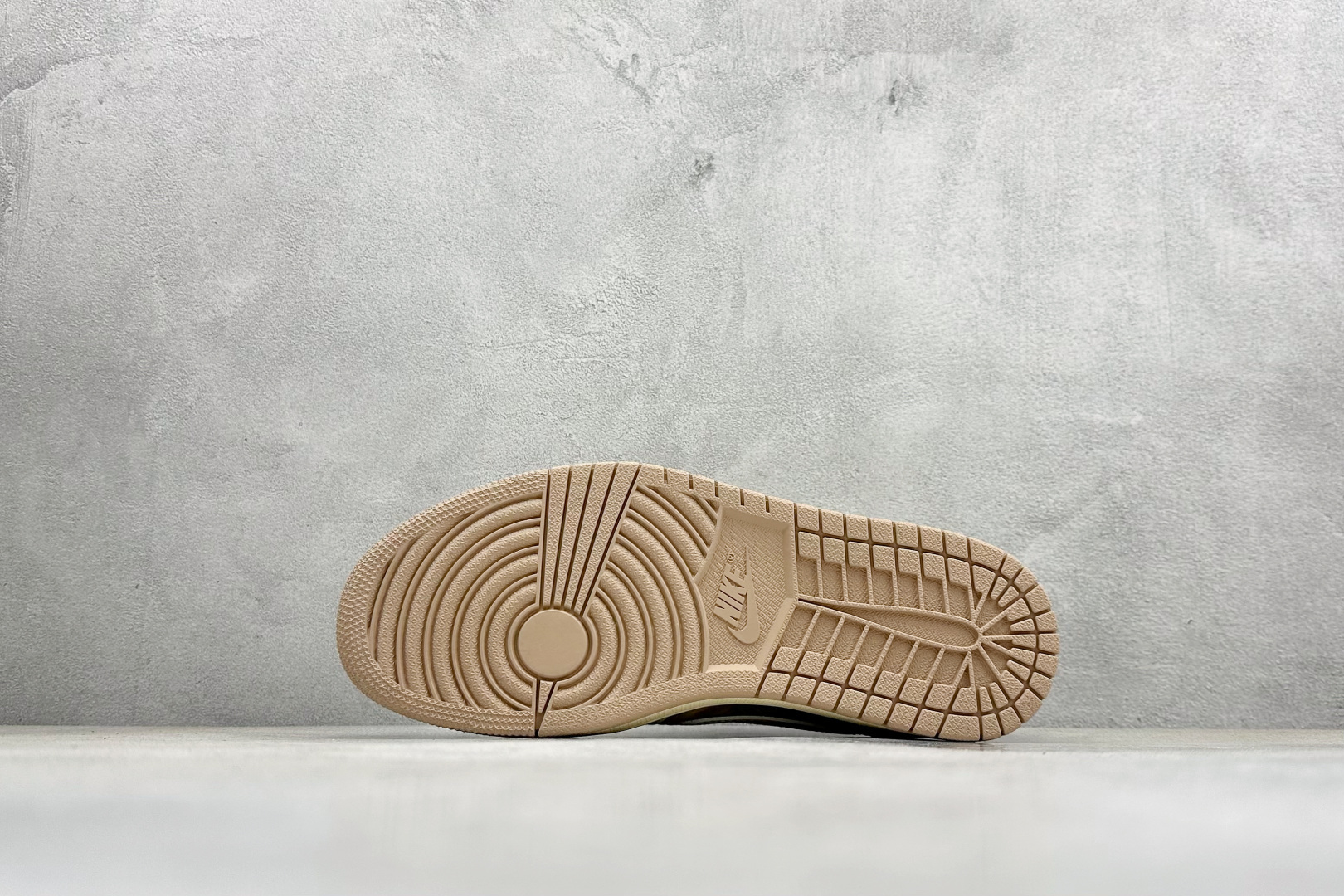 F版Fragment x TS x Air Jordan 1 Low 三方联名低帮倒钩板鞋 DM7866-106-莆田鞋,莆田鞋货源,高仿鞋,高仿鞋货源,安福档口,莆田高仿鞋,莆田鞋批发,高仿鞋批发,莆田高仿运动鞋,高仿运动鞋,莆田运动鞋 F版Fragment x TS x Air Jordan 1 Low 三方联名低帮倒钩板鞋 DM7866-106