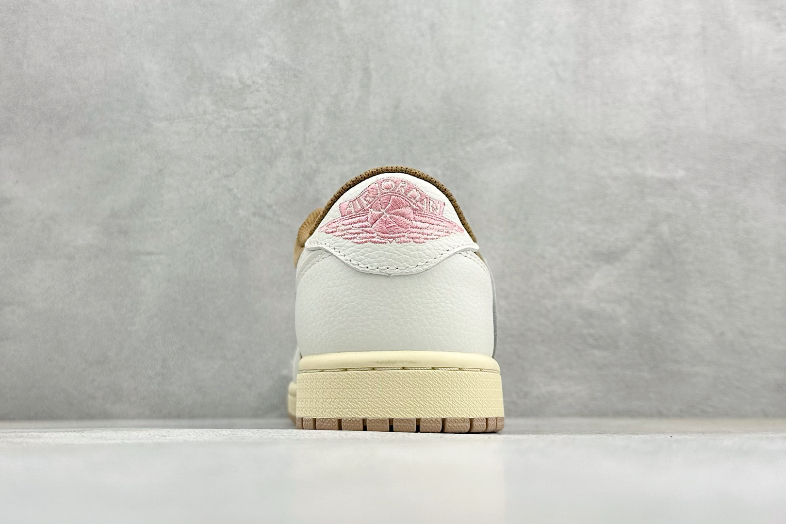 F版Fragment x TS x Air Jordan 1 Low 三方联名低帮倒钩板鞋 DM7866-106-莆田鞋,莆田鞋货源,高仿鞋,高仿鞋货源,安福档口,莆田高仿鞋,莆田鞋批发,高仿鞋批发,莆田高仿运动鞋,高仿运动鞋,莆田运动鞋 F版Fragment x TS x Air Jordan 1 Low 三方联名低帮倒钩板鞋 DM7866-106