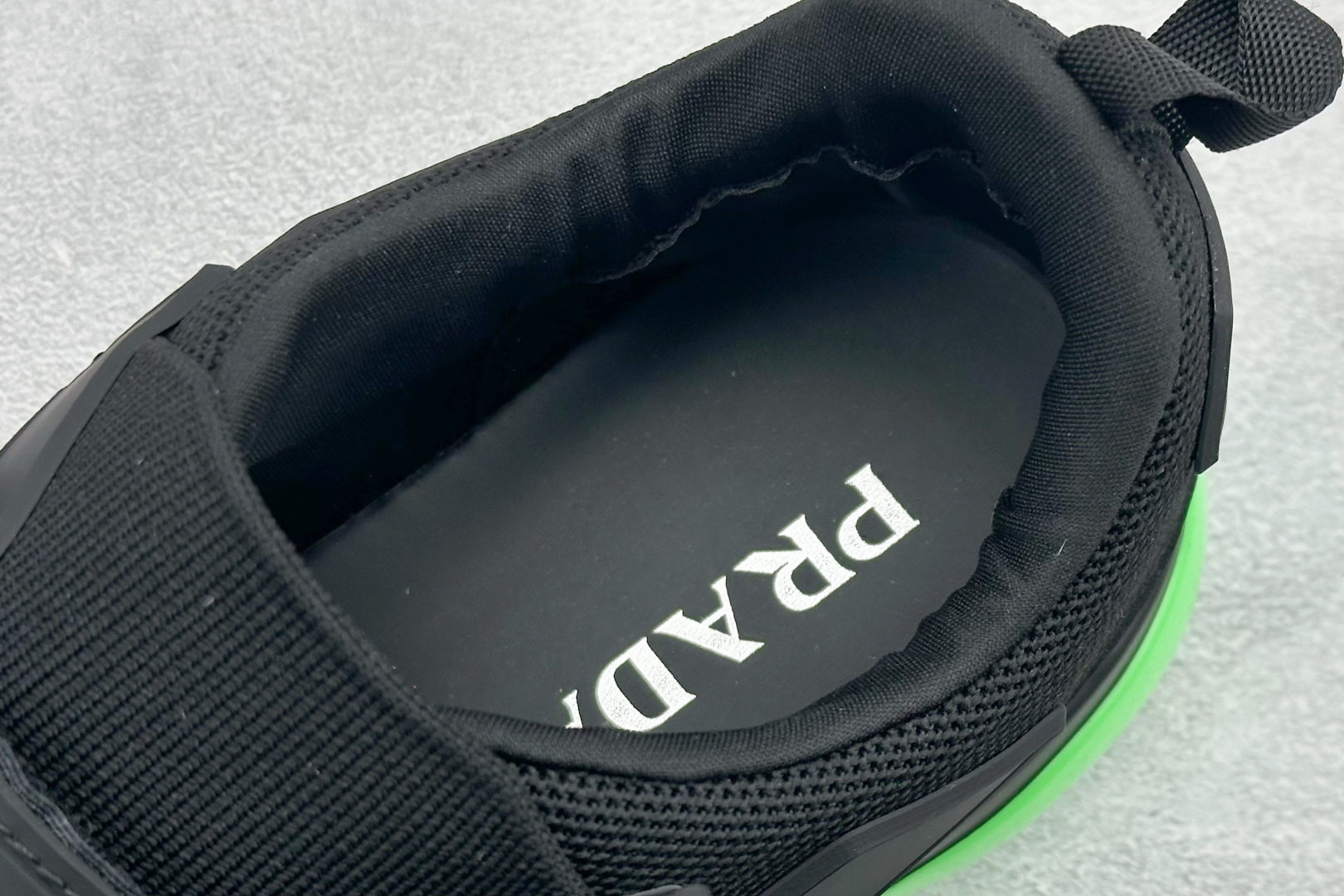 PRADA普拉达 Cloudbu魔术贴 运动 减震耐磨包裹性 低帮生活休闲鞋