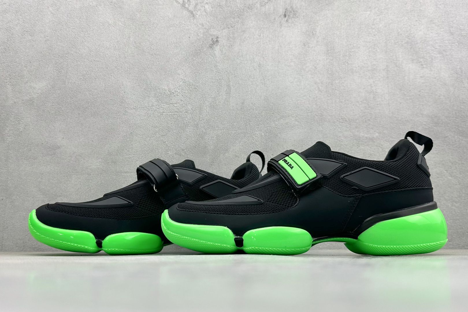 PRADA普拉达 Cloudbu魔术贴 运动 减震耐磨包裹性 低帮生活休闲鞋