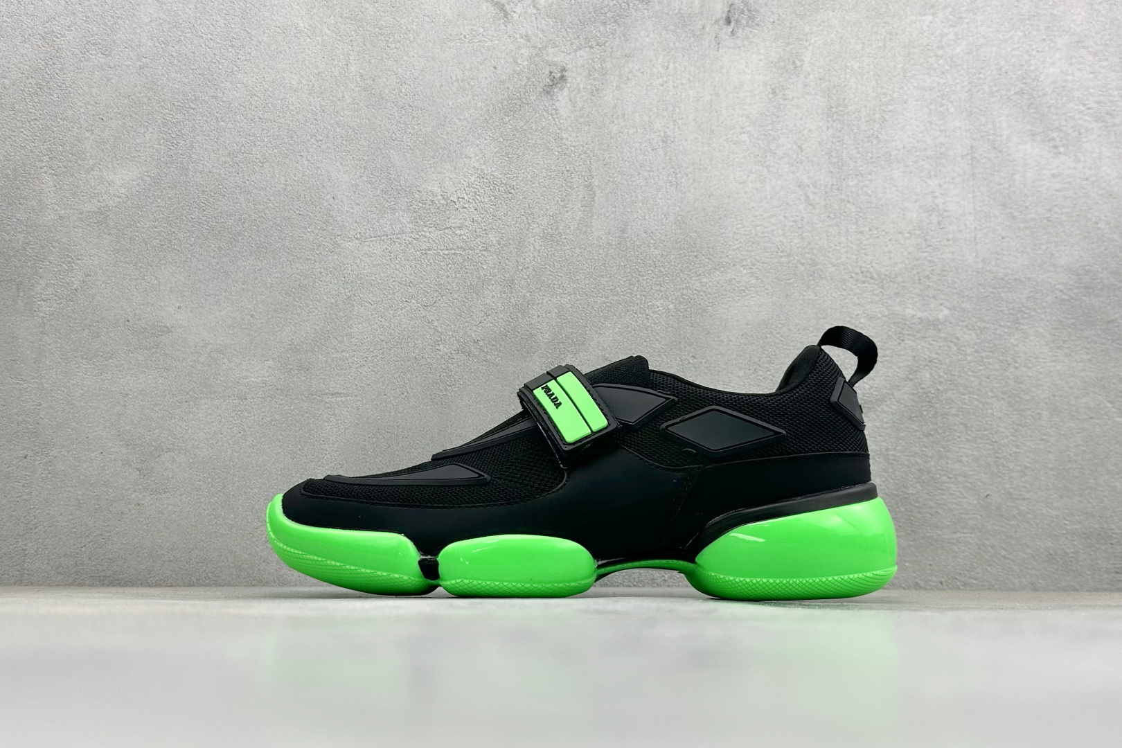 PRADA普拉达 Cloudbu魔术贴 运动 减震耐磨包裹性 低帮生活休闲鞋