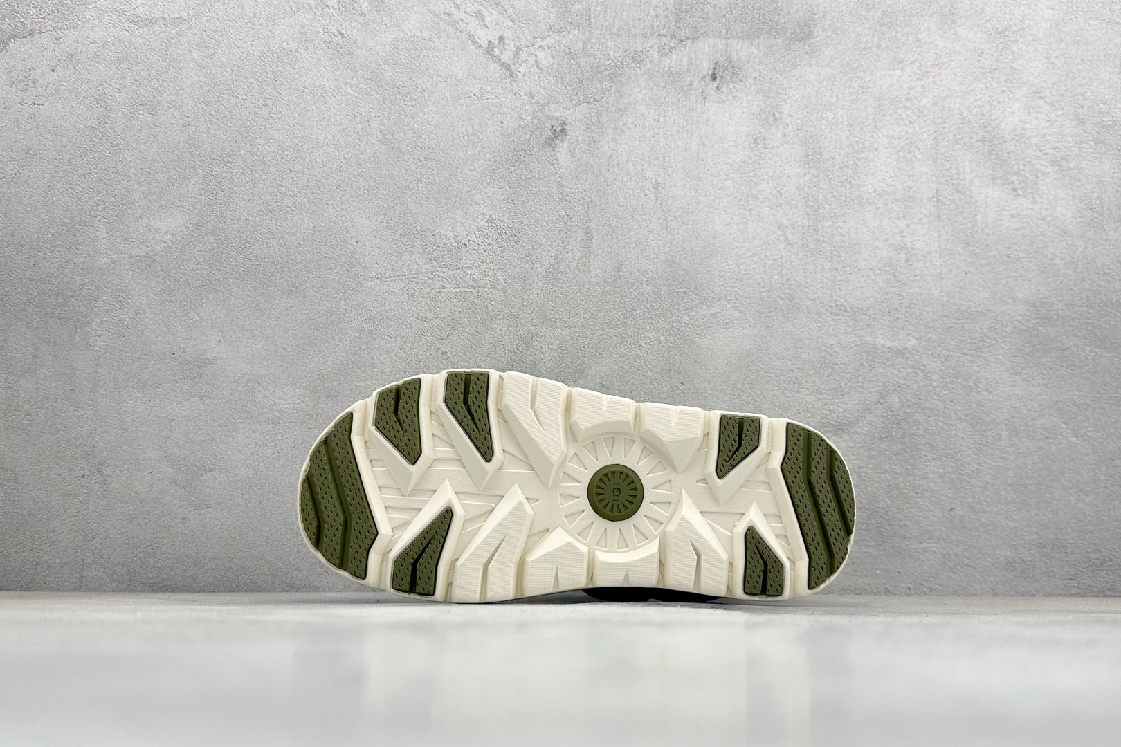 UGG Heritage Utilty Sneaker 中性羊绒雪地面包鞋 1170910