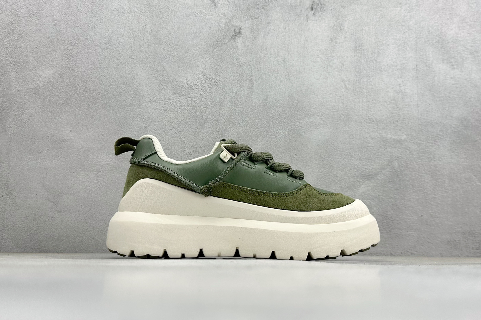 UGG Heritage Utilty Sneaker 中性羊绒雪地面包鞋 1170910