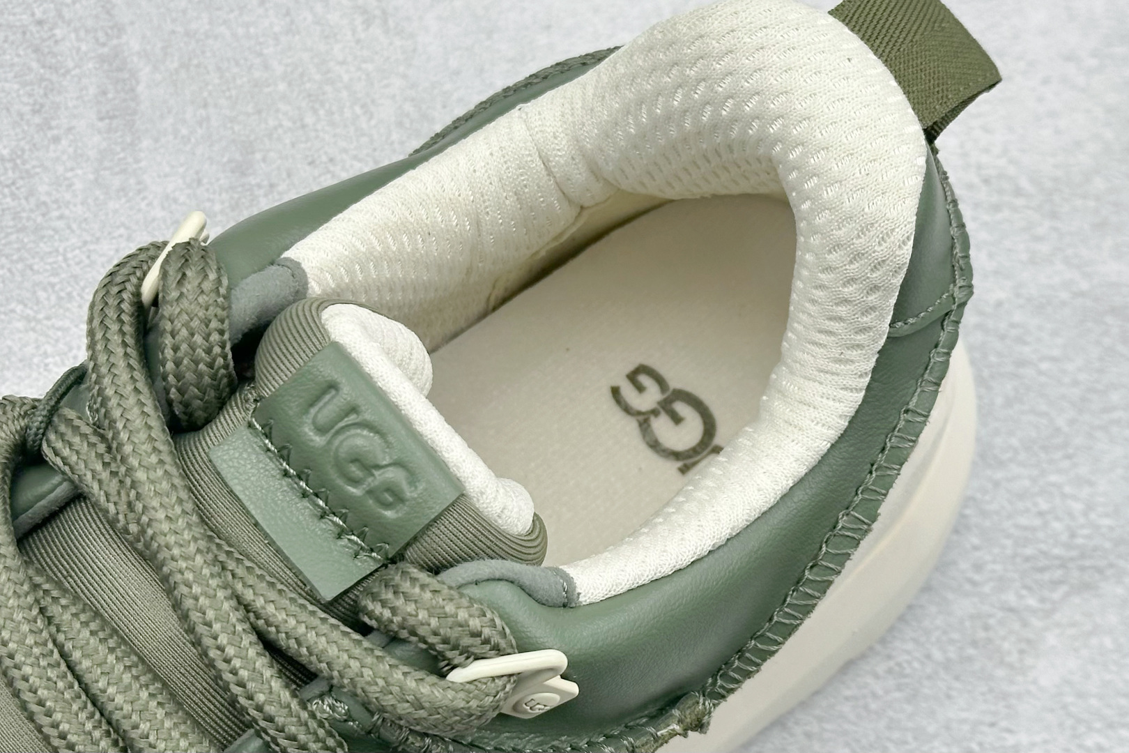 UGG Heritage Utilty Sneaker 中性羊绒雪地面包鞋 1170910