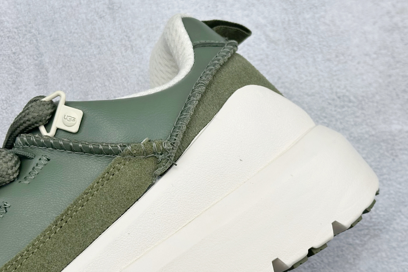 UGG Heritage Utilty Sneaker 中性羊绒雪地面包鞋 1170910