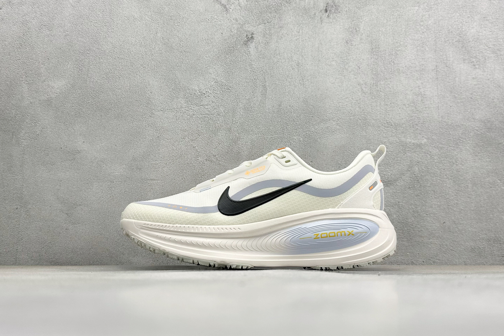 RS版Nike Air Zoom Vomero 18 GTX 缓震休闲跑鞋 HQ7002-100