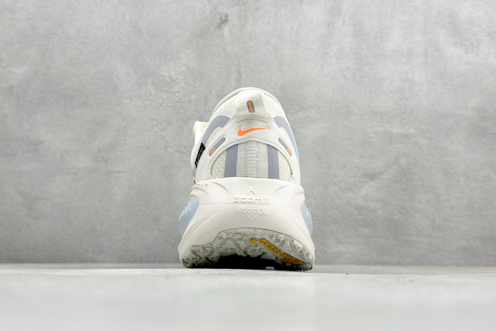 RS版Nike Air Zoom Vomero 18 GTX 缓震休闲跑鞋 HQ7002-100