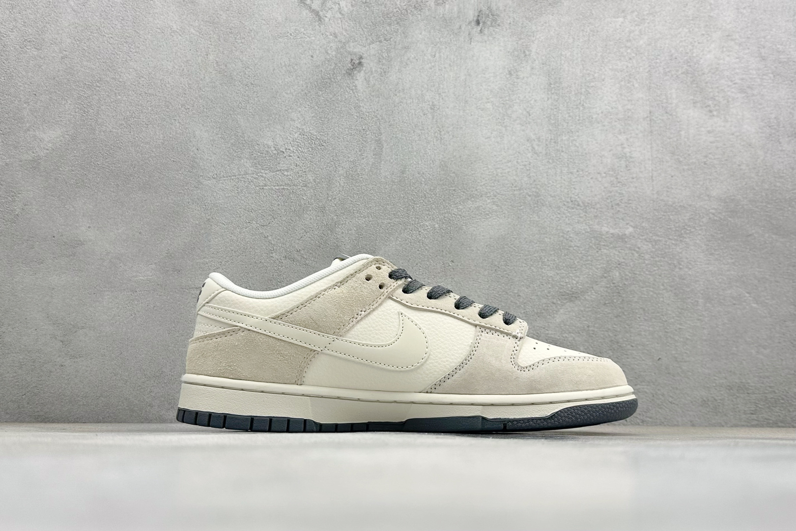 Nike SB Dunk Low“ NIKE灰—米灰猪八革” 周年高端定制 低帮休闲板鞋 DN3168-009