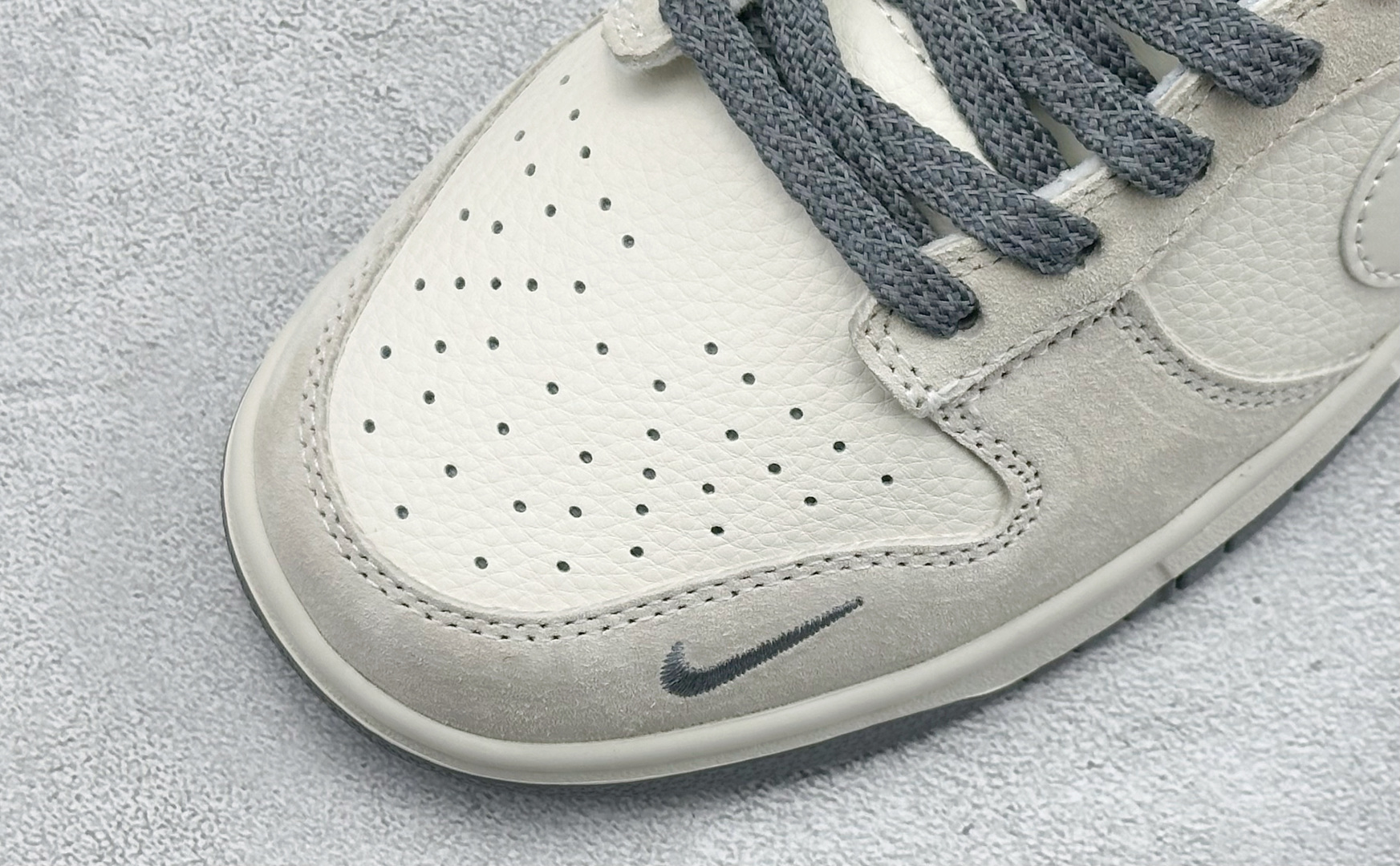 Nike SB Dunk Low“ NIKE灰—米灰猪八革” 周年高端定制 低帮休闲板鞋 DN3168-009