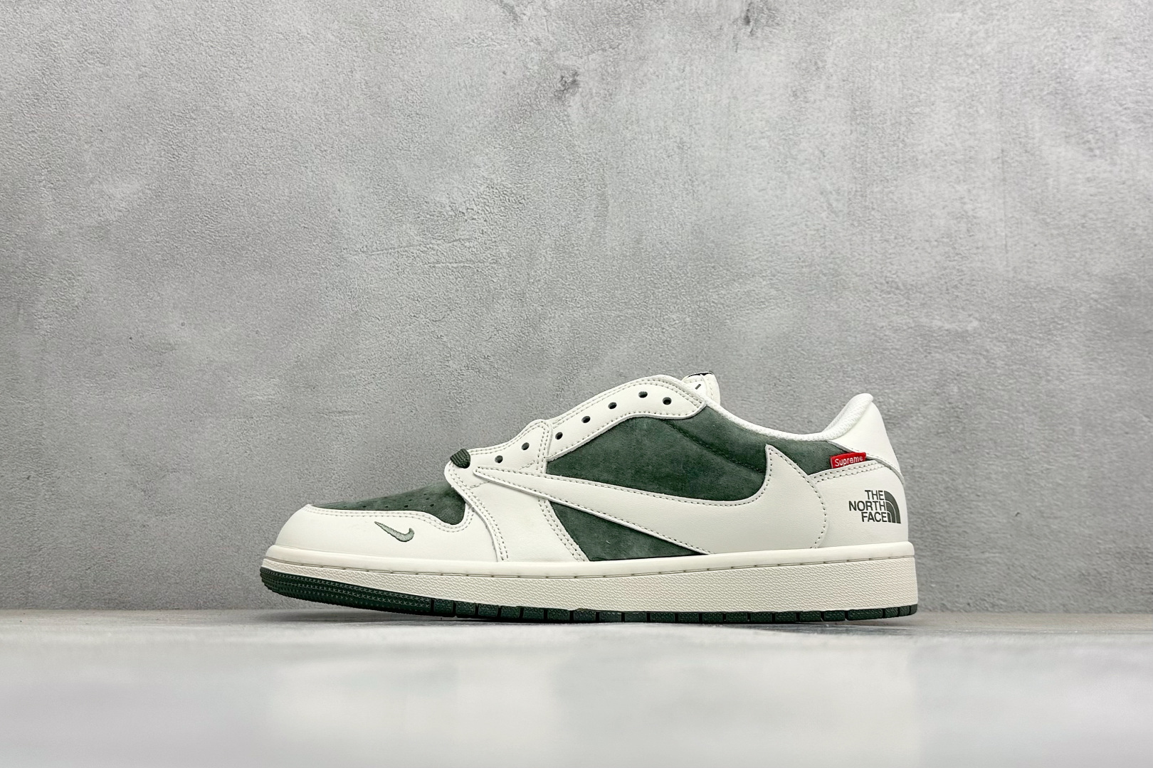 Travis Scott x Fragment Design x Jordan Air Jordan 1 Low SP “北面三方联名-米绿猪八革” DM7866-122