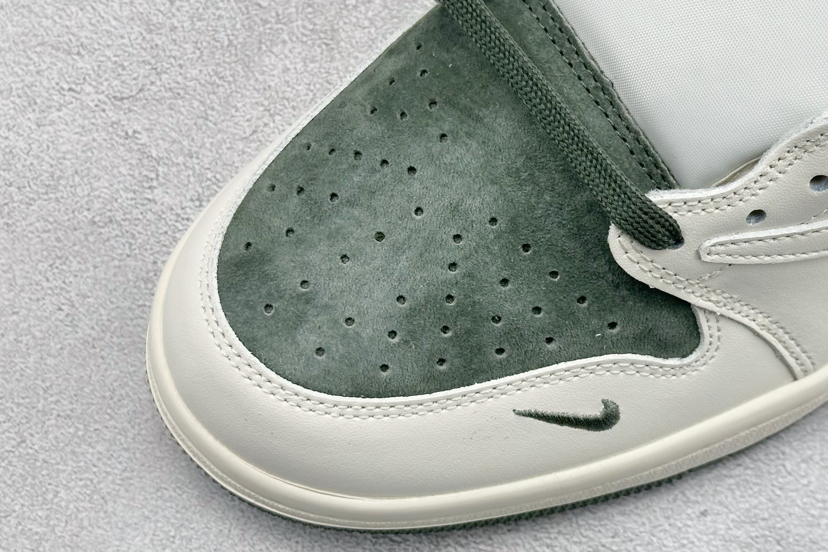 Travis Scott x Fragment Design x Jordan Air Jordan 1 Low SP “北面三方联名-米绿猪八革” DM7866-122