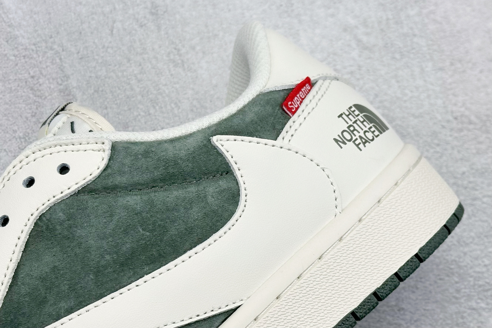 Travis Scott x Fragment Design x Jordan Air Jordan 1 Low SP “北面三方联名-米绿猪八革” DM7866-122