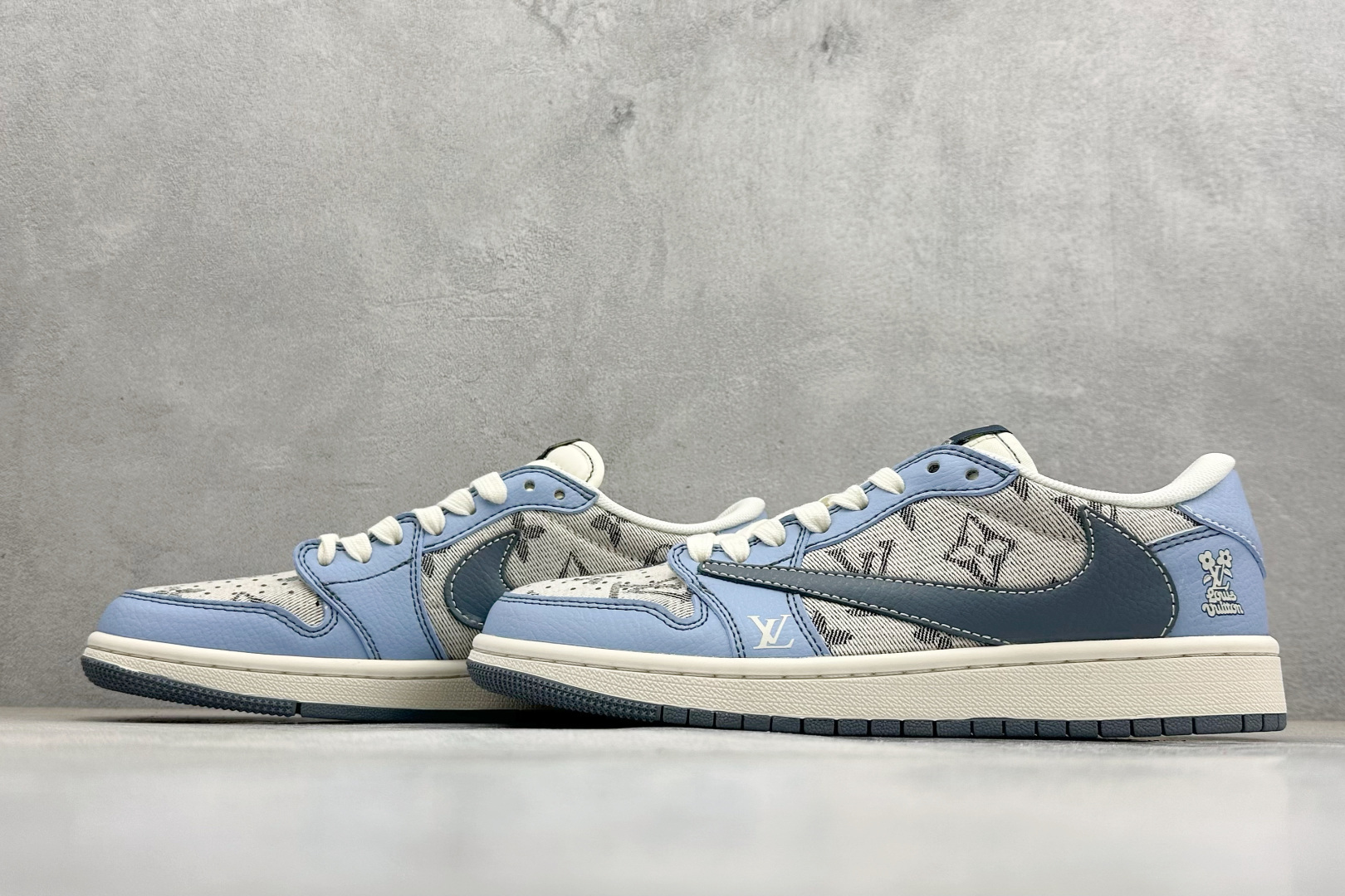 XC版Travis Scott x Fragment Design x Jordan Air Jordan 1 Low SP “LV联名——天蓝灰布印花” XS7089-606 XC版Travis Scott x Fragment Design x Jordan Air Jordan 1 Low SP “LV联名——天蓝灰布印花” XS7089-606