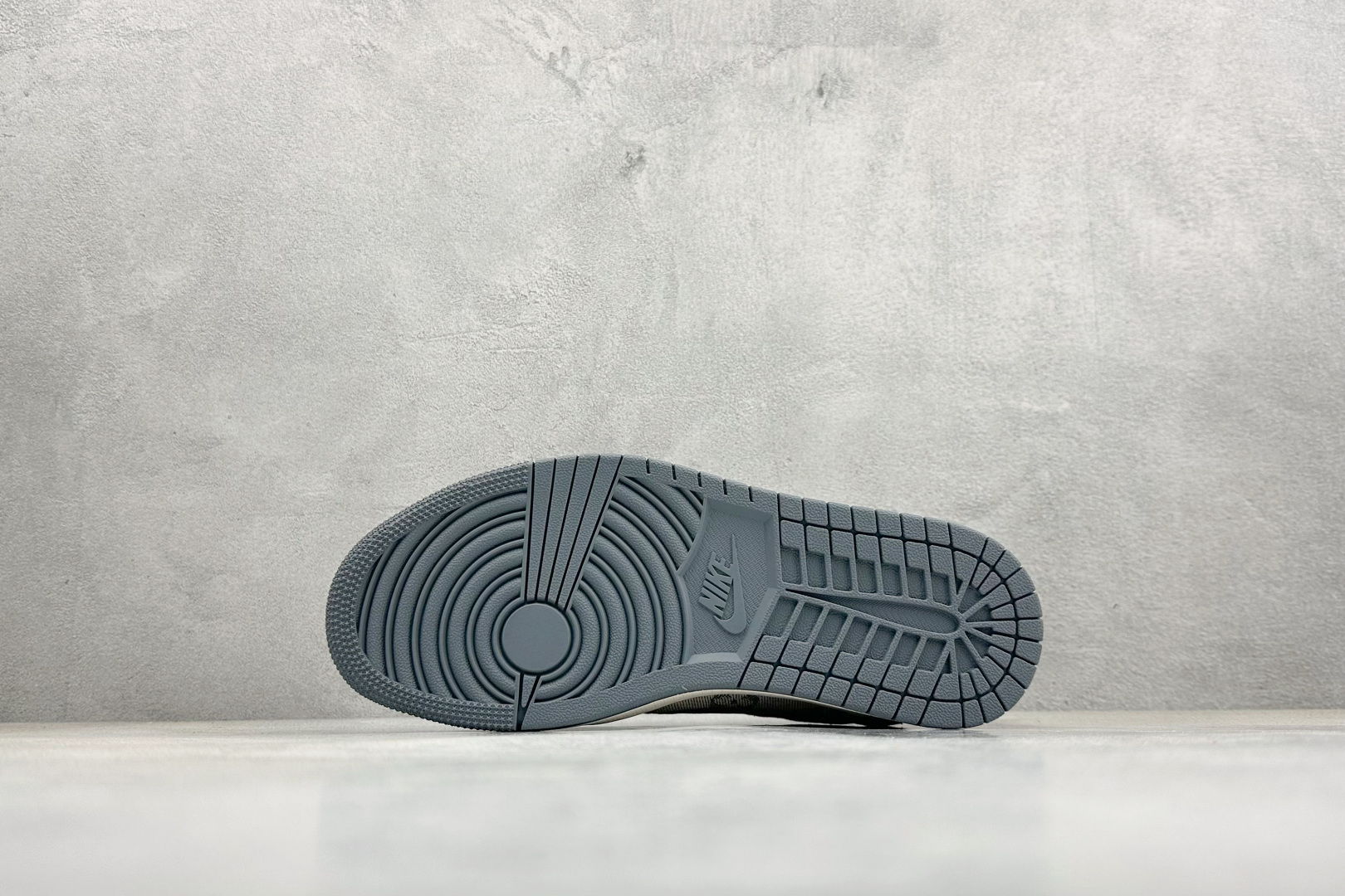 XC版Travis Scott x Fragment Design x Jordan Air Jordan 1 Low SP “LV联名——天蓝灰布印花” XS7089-606 XC版Travis Scott x Fragment Design x Jordan Air Jordan 1 Low SP “LV联名——天蓝灰布印花” XS7089-606