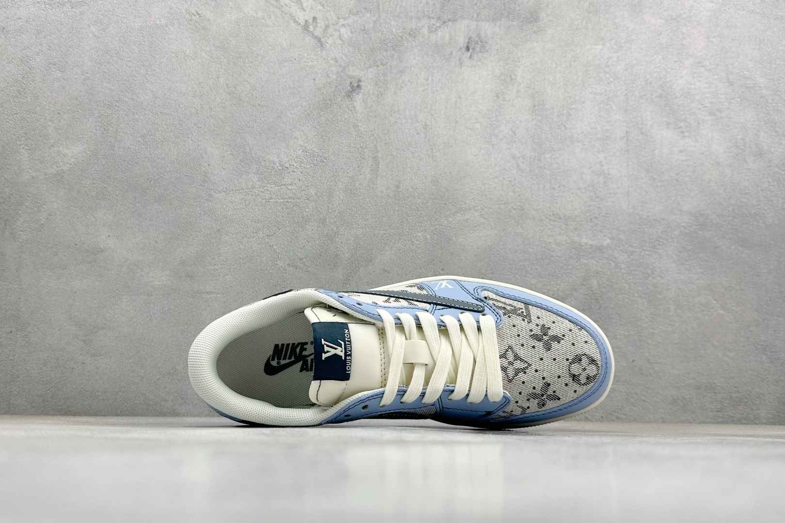 XC版Travis Scott x Fragment Design x Jordan Air Jordan 1 Low SP “LV联名——天蓝灰布印花” XS7089-606 XC版Travis Scott x Fragment Design x Jordan Air Jordan 1 Low SP “LV联名——天蓝灰布印花” XS7089-606
