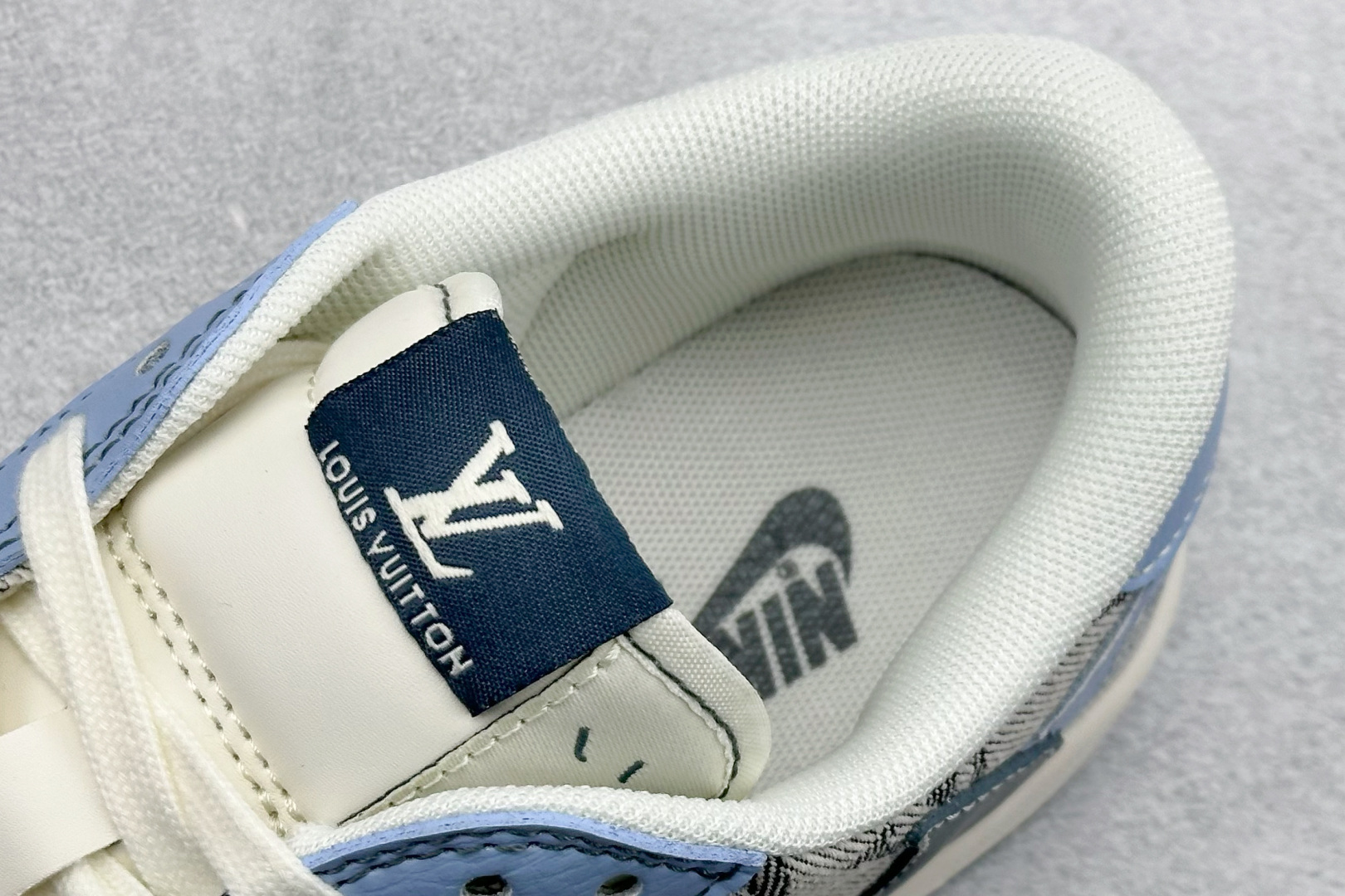 XC版Travis Scott x Fragment Design x Jordan Air Jordan 1 Low SP “LV联名——天蓝灰布印花” XS7089-606 XC版Travis Scott x Fragment Design x Jordan Air Jordan 1 Low SP “LV联名——天蓝灰布印花” XS7089-606
