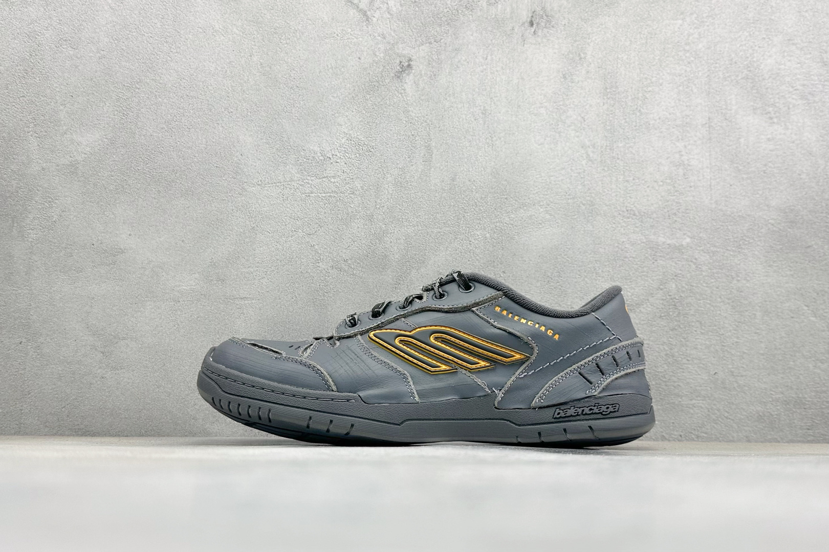 PK版Balenciaga 巴黎世家十八代 Hamptons 手工做旧款 牛皮革 复古圆头系带低帮休闲鞋 841765-WCURB-1180