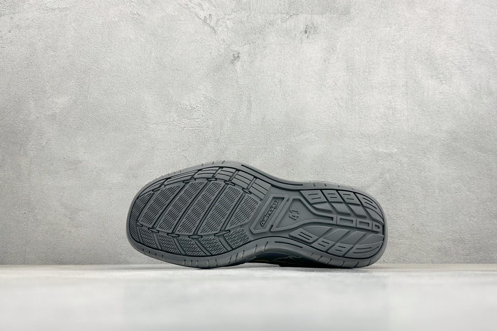 PK版Balenciaga 巴黎世家十八代 Hamptons 手工做旧款 牛皮革 复古圆头系带低帮休闲鞋 841765-WCURB-1180