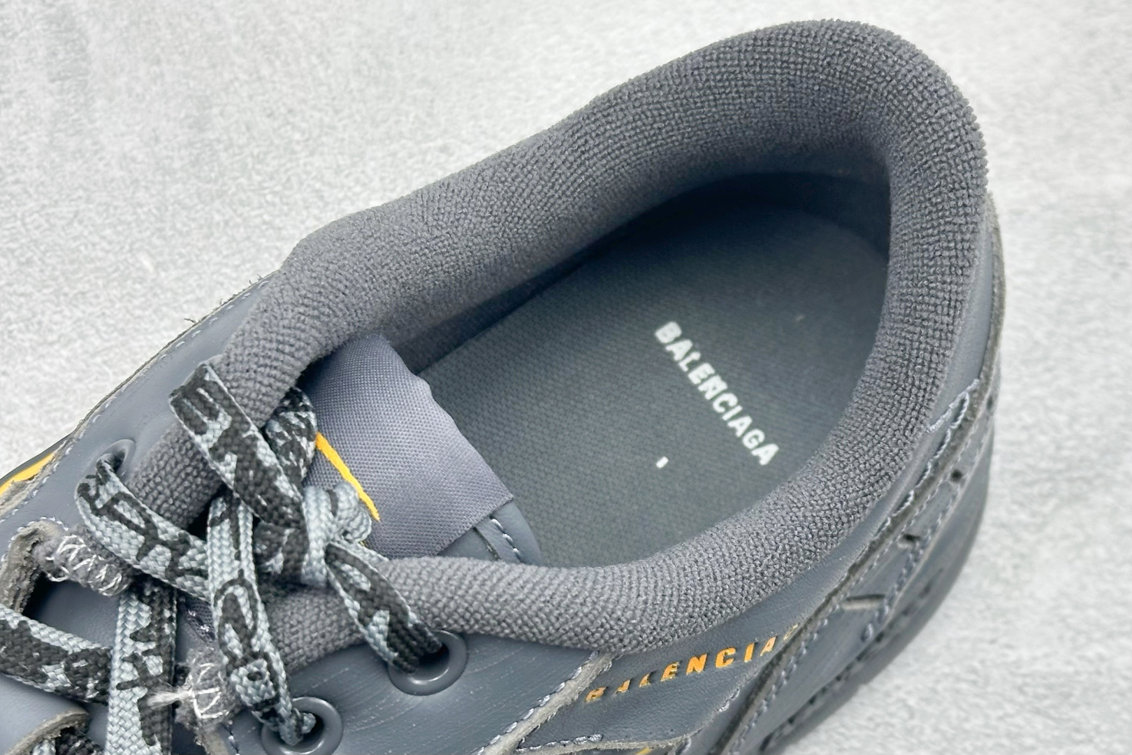 PK版Balenciaga 巴黎世家十八代 Hamptons 手工做旧款 牛皮革 复古圆头系带低帮休闲鞋 841765-WCURB-1180