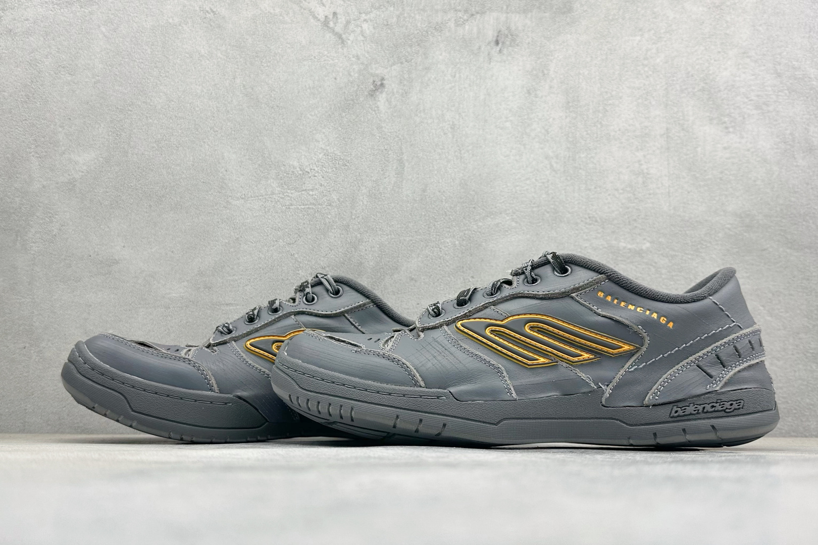 PK版Balenciaga 巴黎世家十八代 Hamptons 手工做旧款 牛皮革 复古圆头系带低帮休闲鞋 841765-WCURB-1180