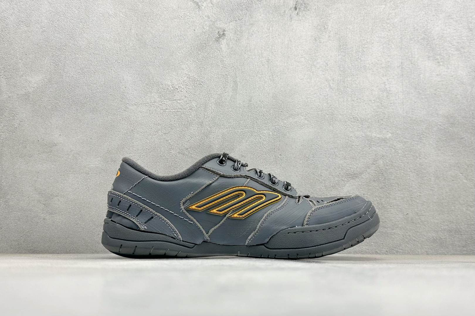 PK版Balenciaga 巴黎世家十八代 Hamptons 手工做旧款 牛皮革 复古圆头系带低帮休闲鞋 841765-WCURB-1180