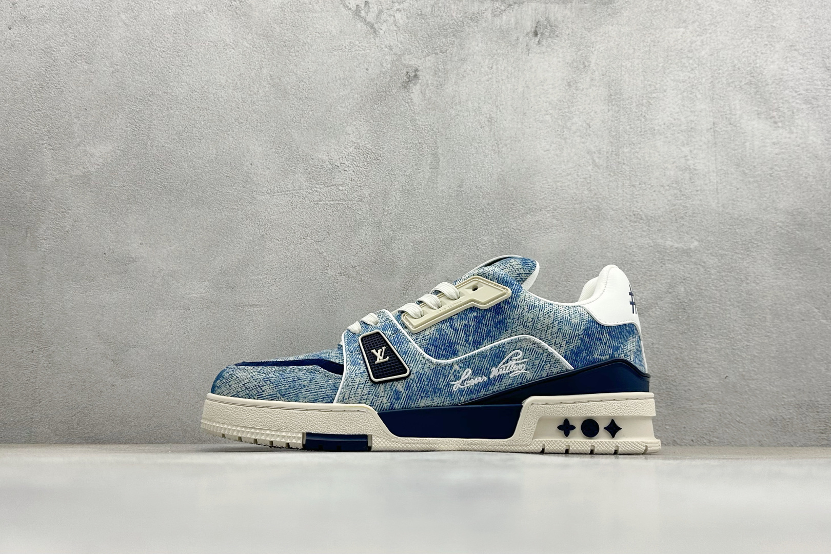 LV Trainer系列高奢运动鞋