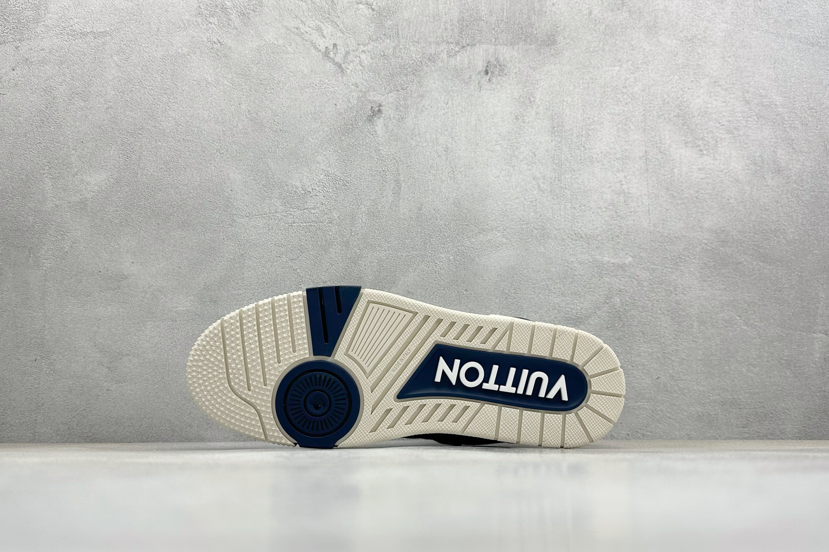 LV Trainer系列高奢运动鞋