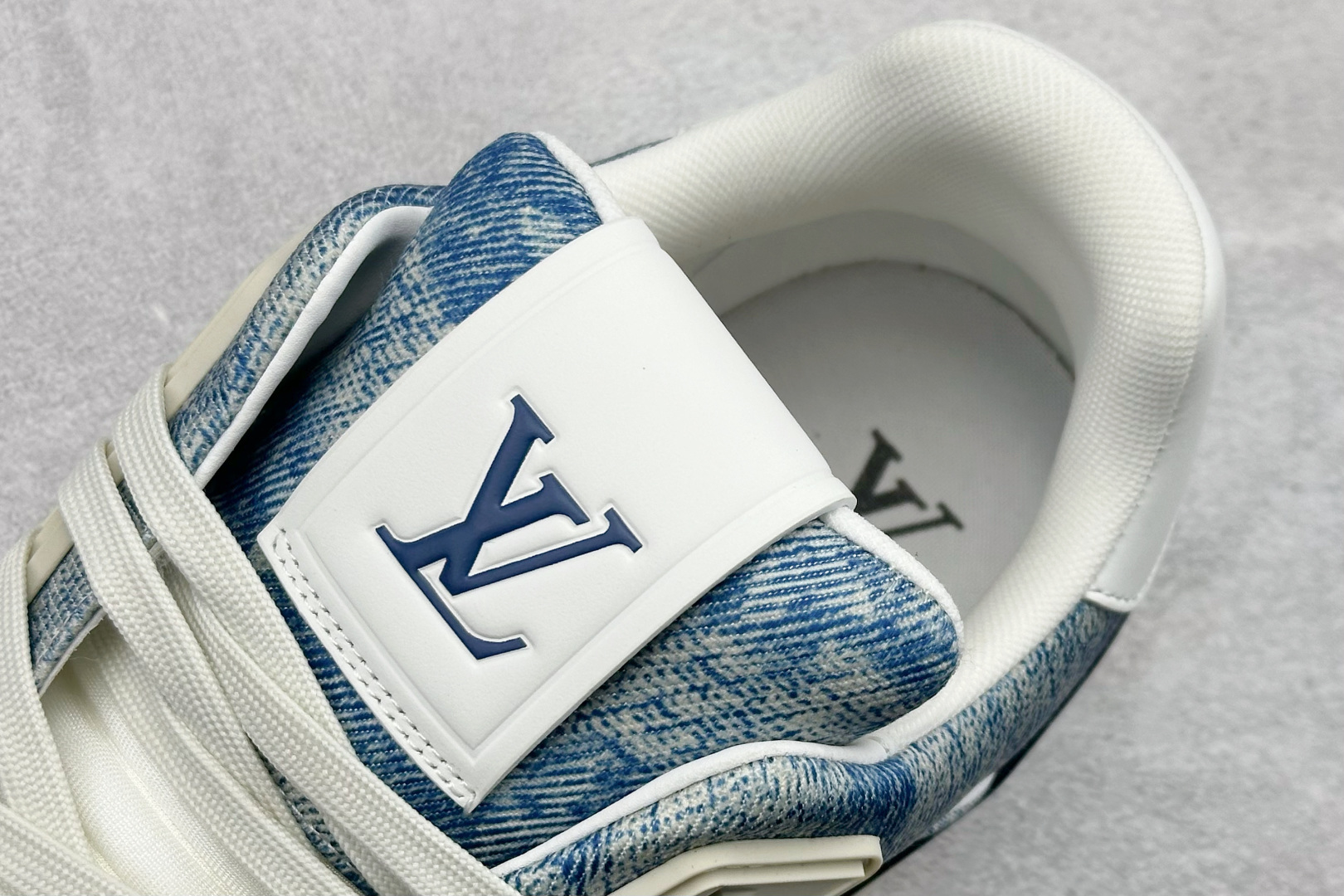 LV Trainer系列高奢运动鞋