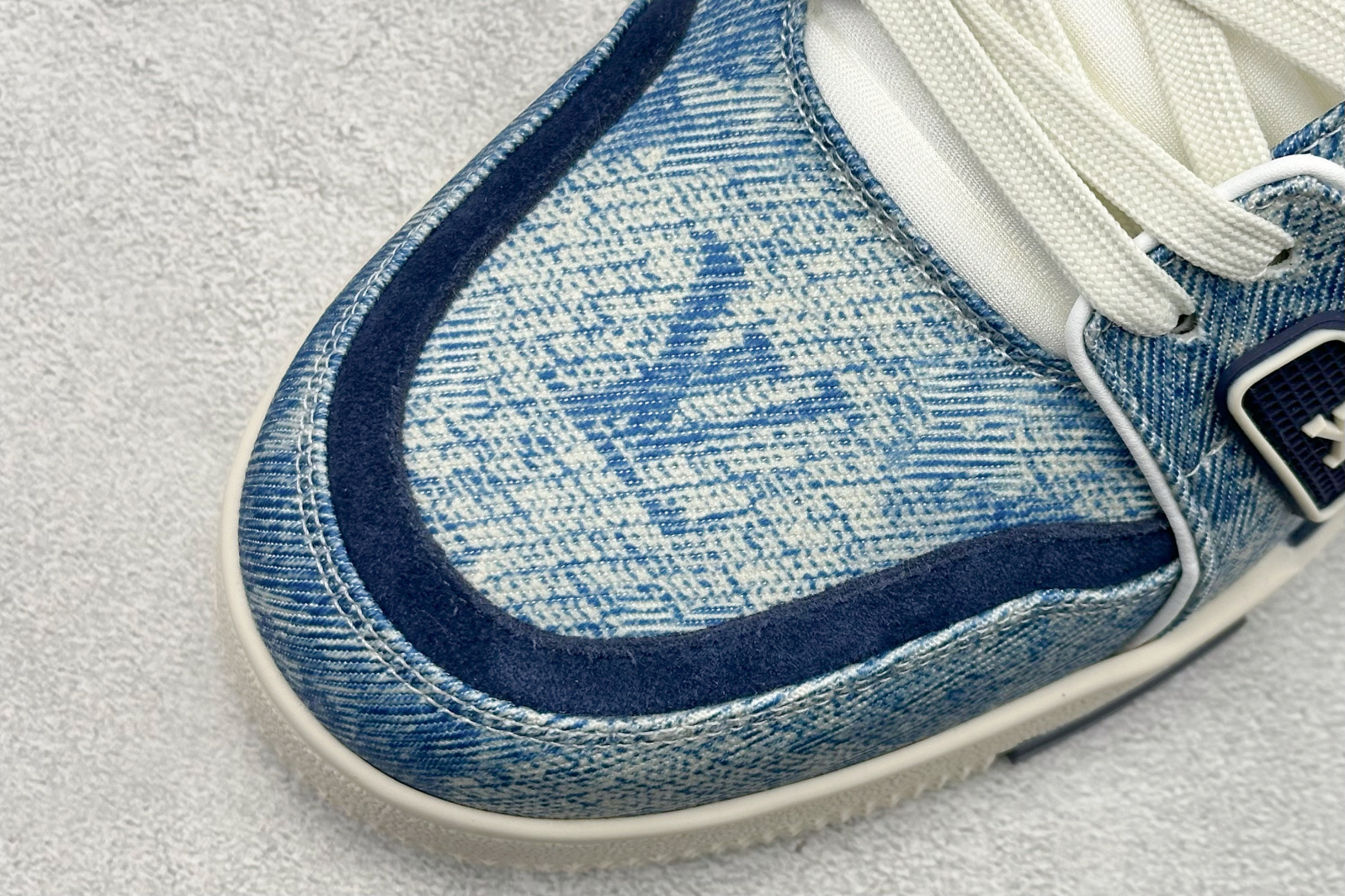 LV Trainer系列高奢运动鞋