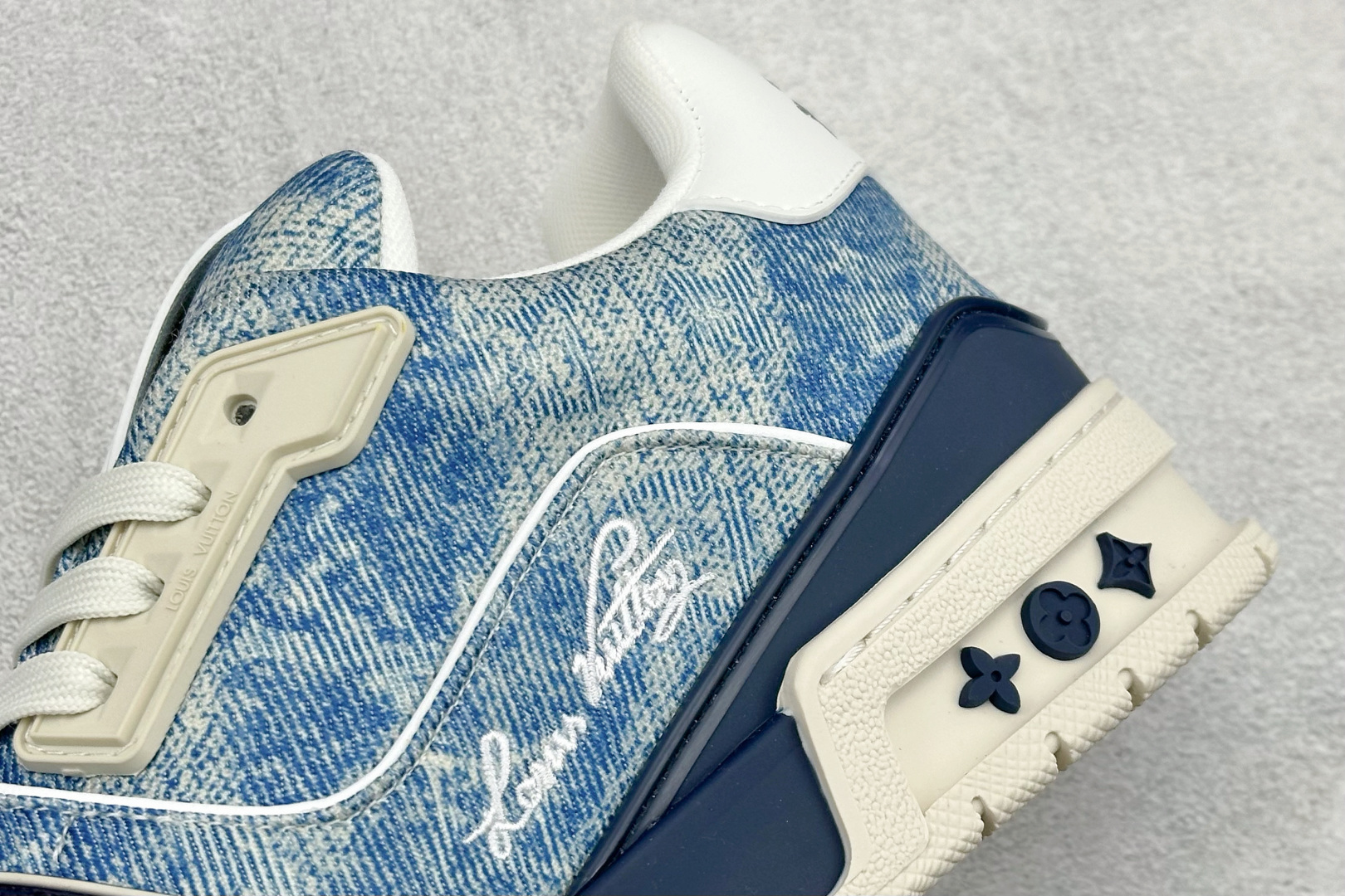 LV Trainer系列高奢运动鞋