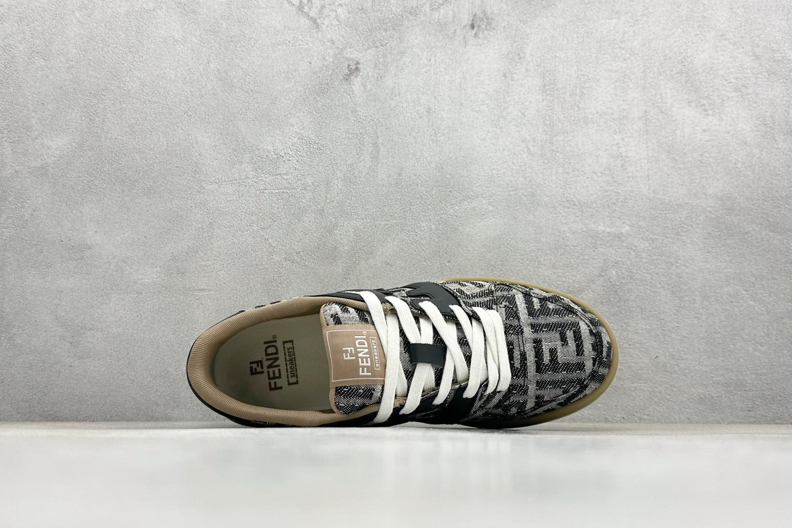 广奢高端货 FENDI芬迪 Match 绒面皮革 压纹系带